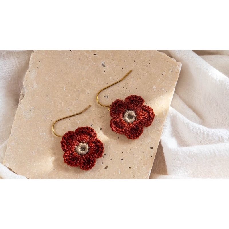 〔現貨在台〕溫度手鉤小花耳環❀梅花幾月開 │復古碎花洋裝