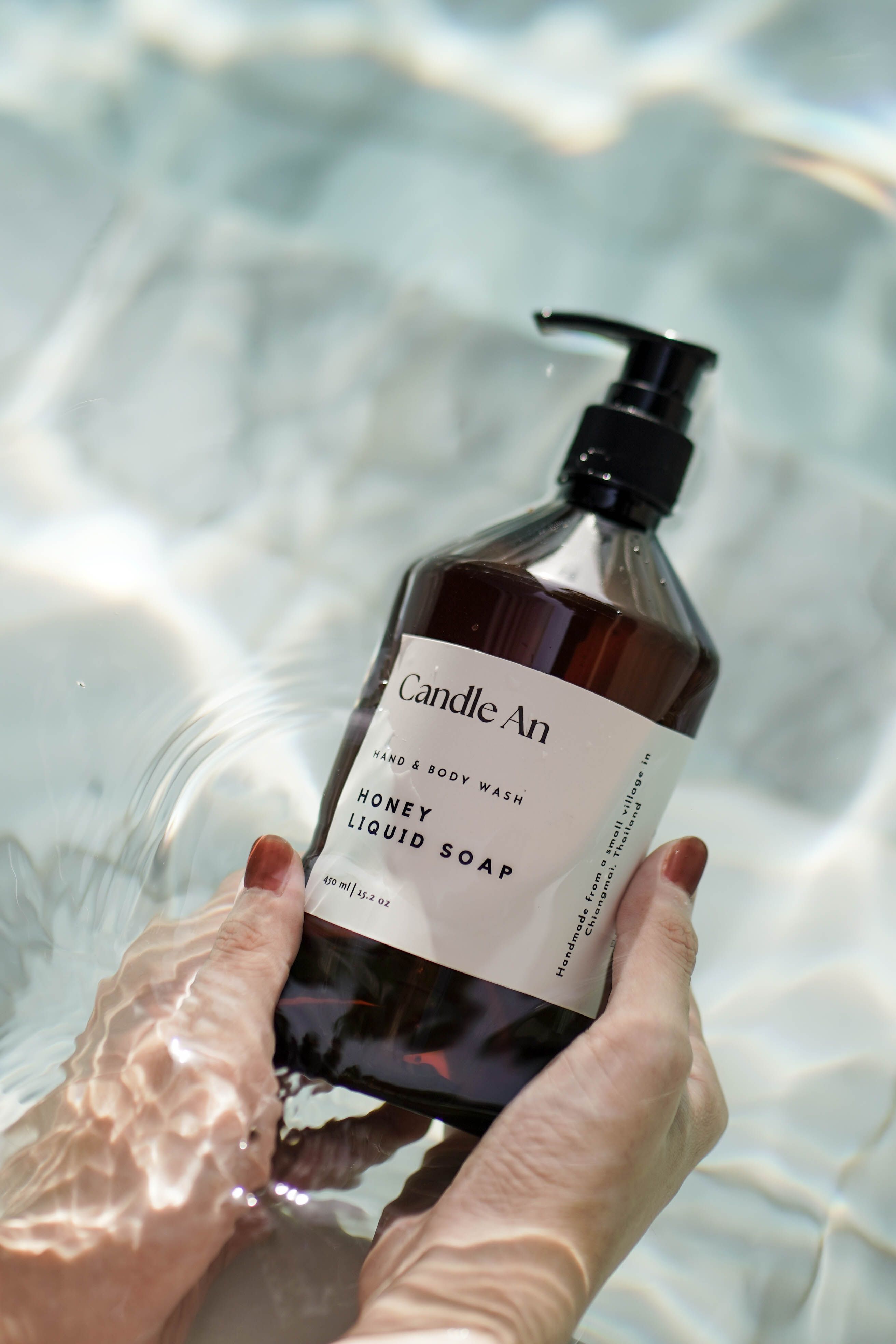 〔250/450ml 現貨在台〕泰國蜂蜜沐浴洗手兩用液態皂 添加清邁小農自產純蜂蜜 滋潤肌膚 質感竹罐