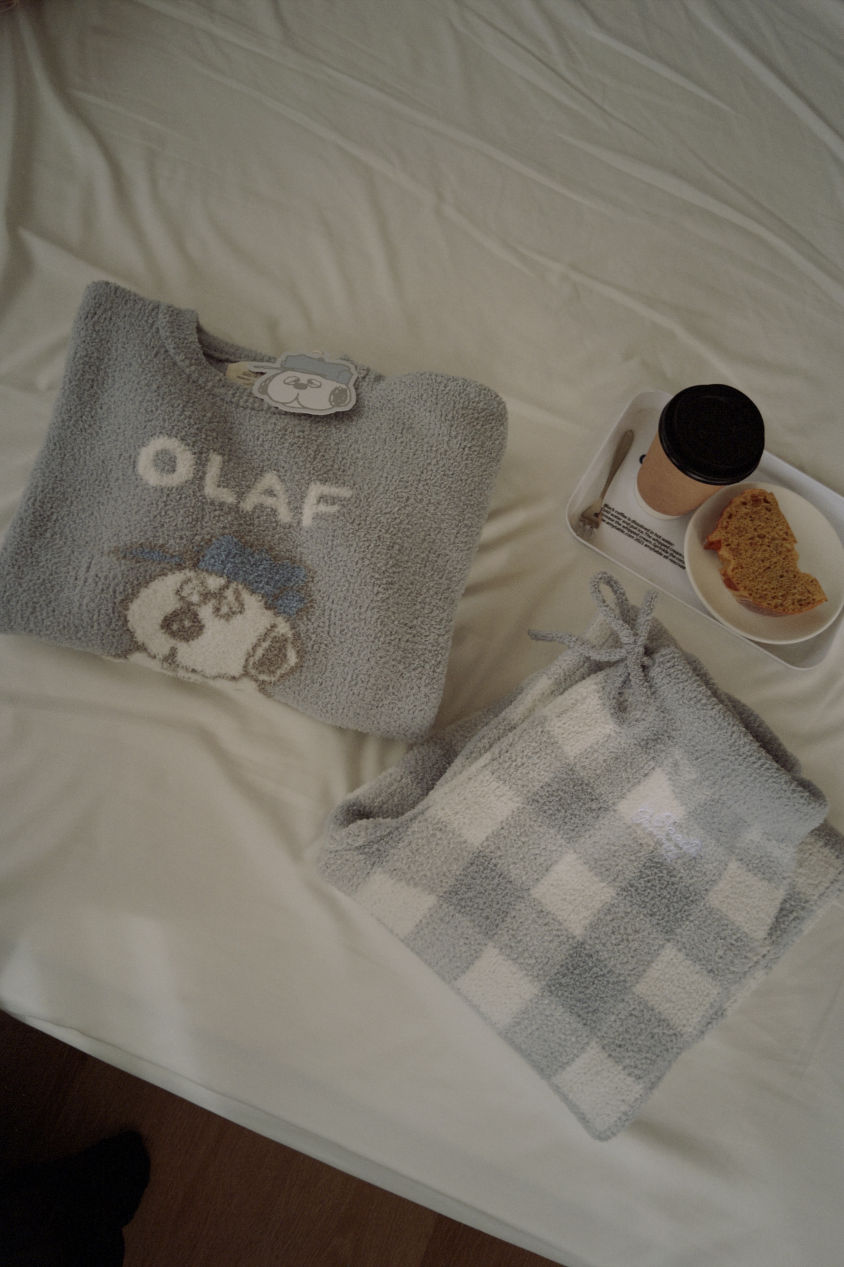 （預購）SNOOPY ＆ OLAF正版睡衣套裝