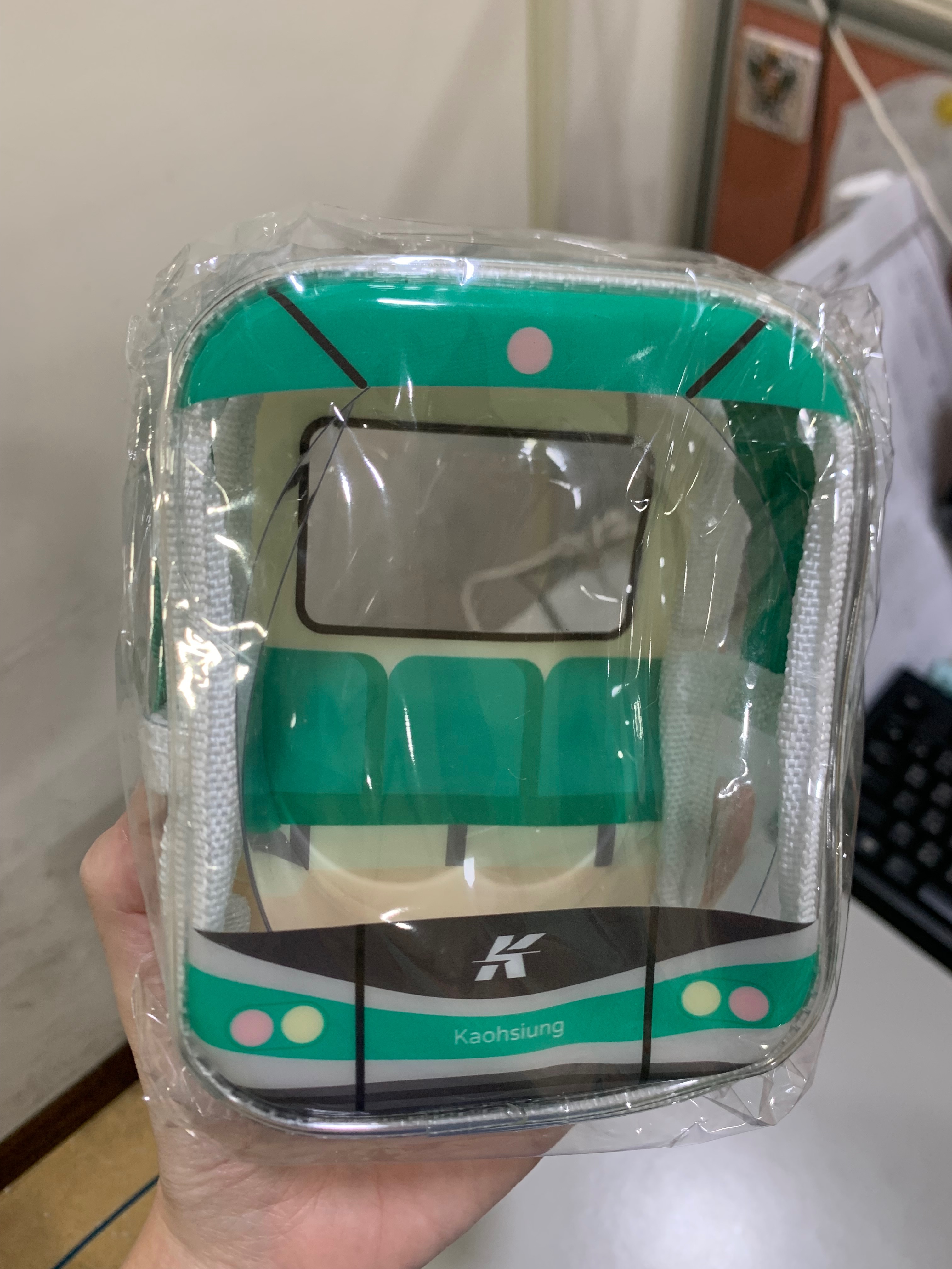 高雄捷運輕軌娃包