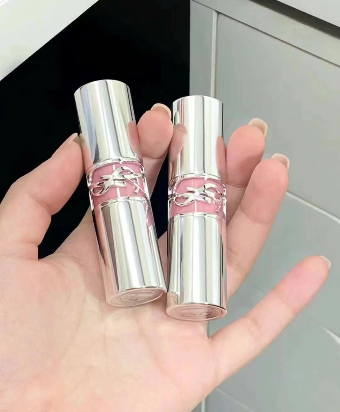 免稅甜價🔥最新2024 ysl 粉銀管 YSL 112 80 情挑誘吻晶亮蜜唇膏 情挑誘光水唇膏 ysl唇膏 口