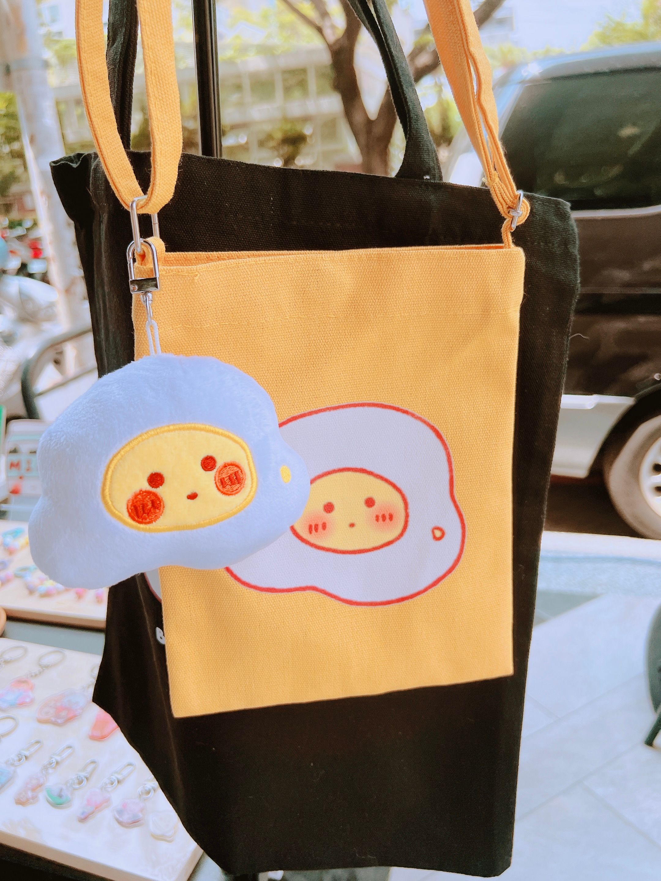 荷包蛋娃娃ε٩（๑＞ ₃ ＜）۶з