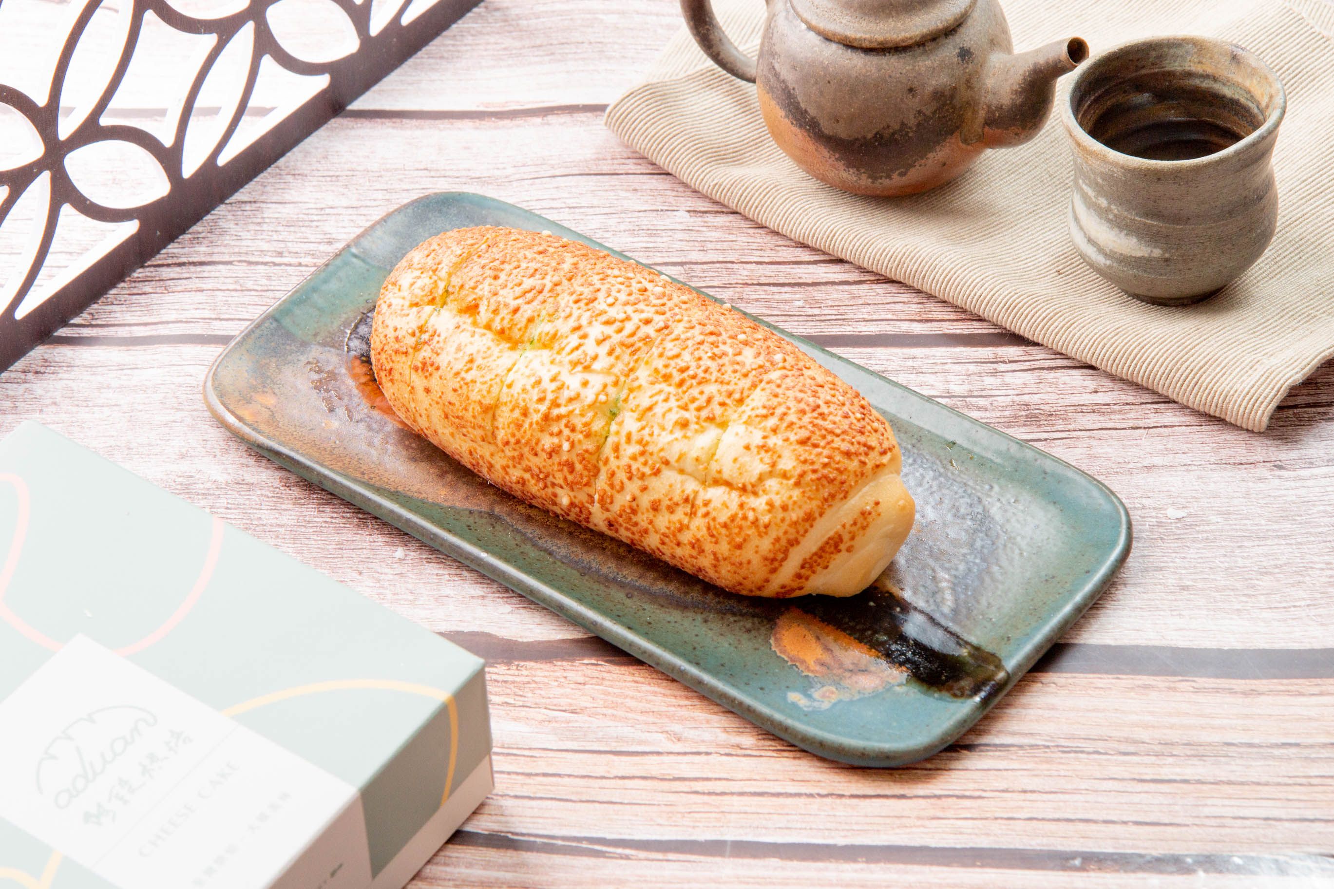 （ 五辛素、蛋奶素）香蒜帕瑪森  Garlic pesto parmesan bread【甜麵包系列】