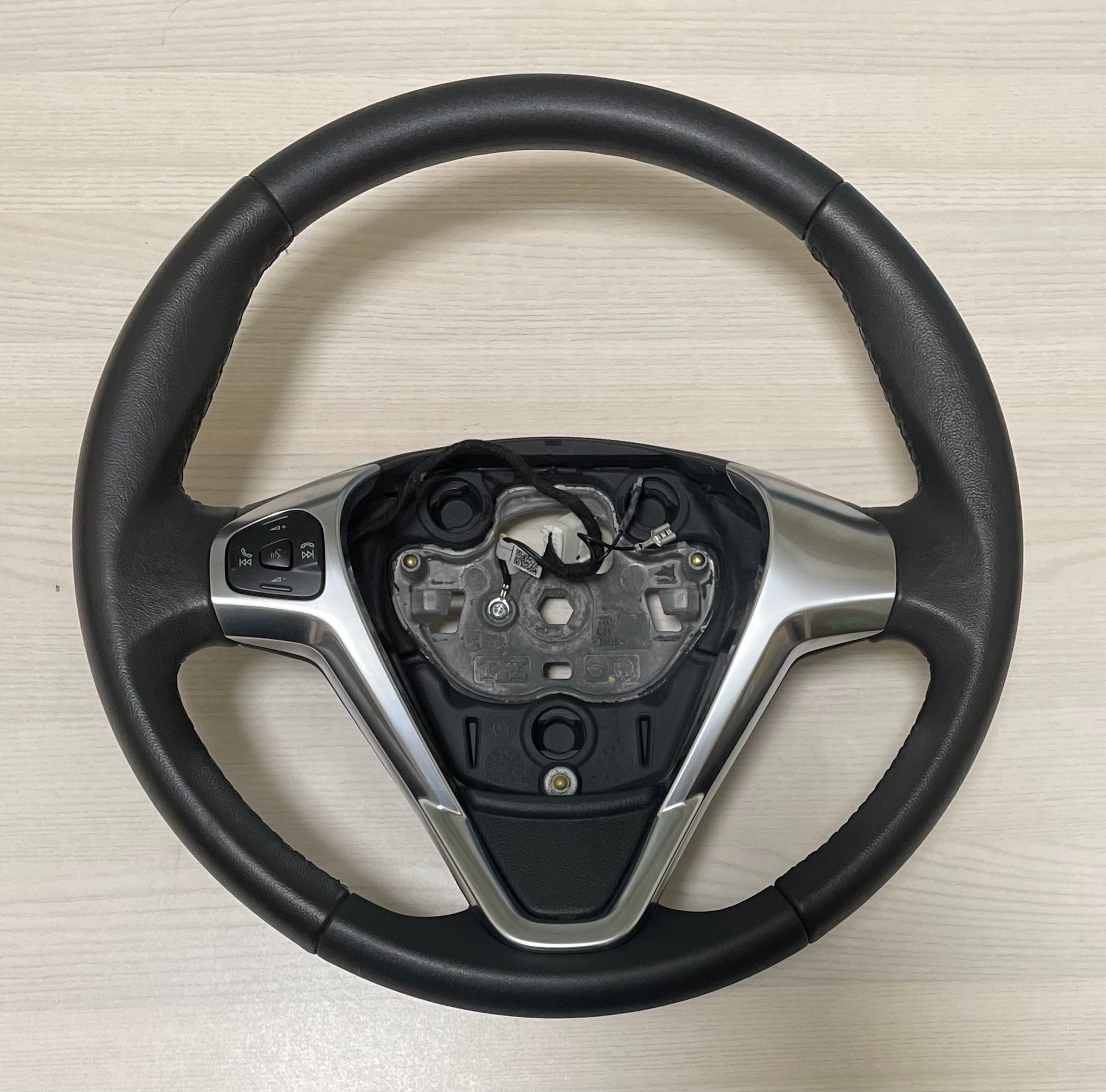 FORD FIESTA 1.0T 原廠方向盤本體
