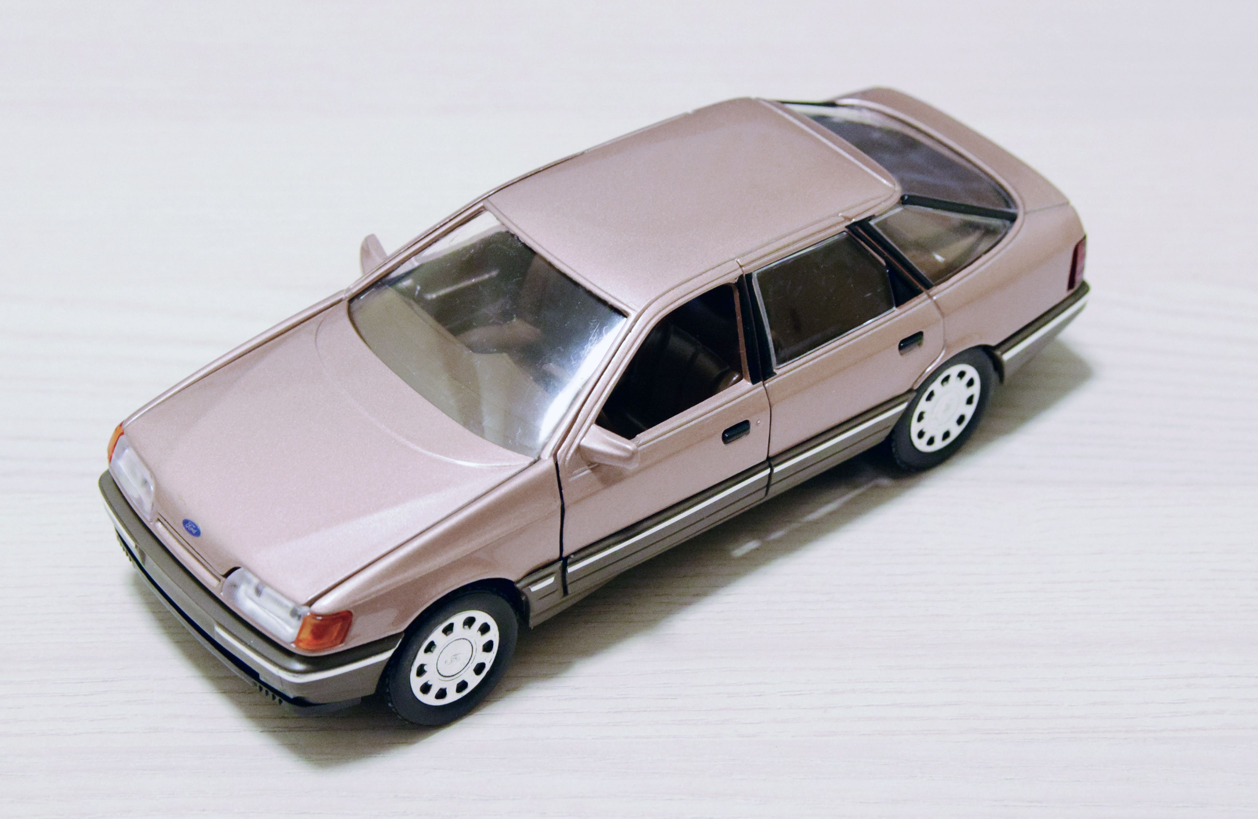 全新品-德國製造SCHABAK 1/25 FORD SCORPIO
