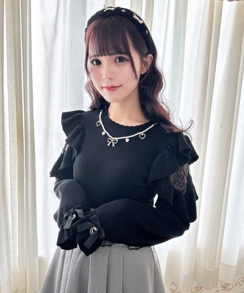 【ROJITA】附項鍊肩部澎袖荷葉邊針織上衣 ネックレス付肩ボリュームフリルニットトップス