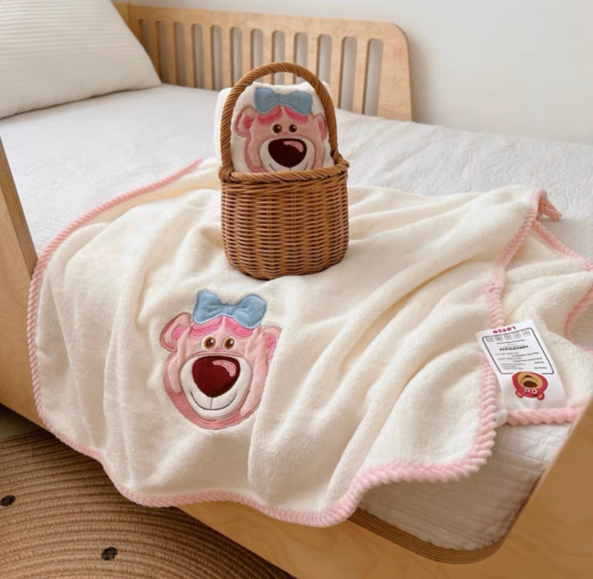 草莓熊浴巾+毛巾 迪士尼 玩具總動員