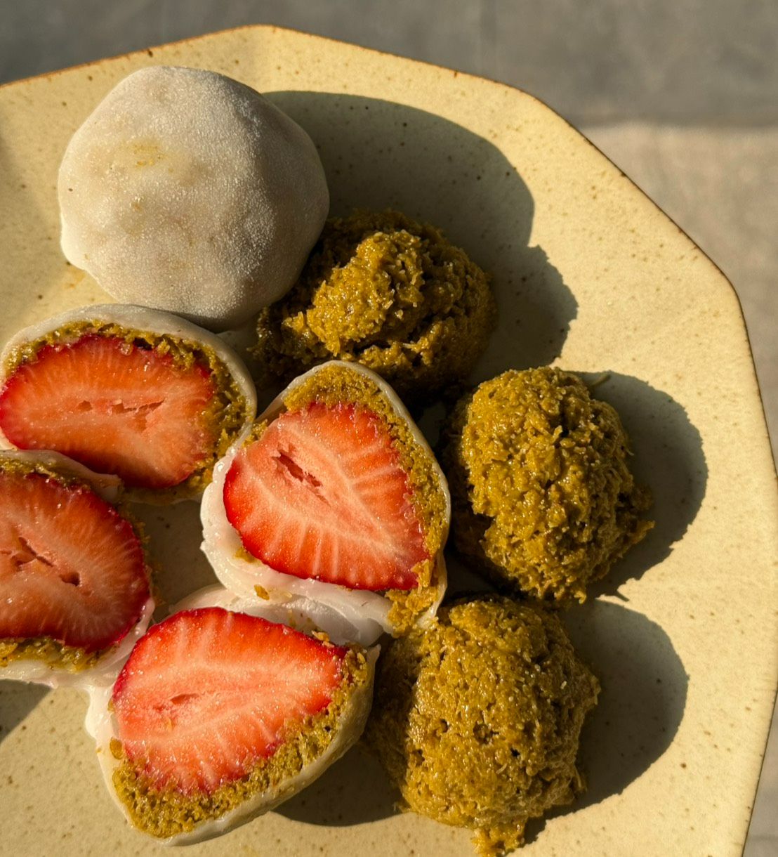 杜拜開心果草莓大福