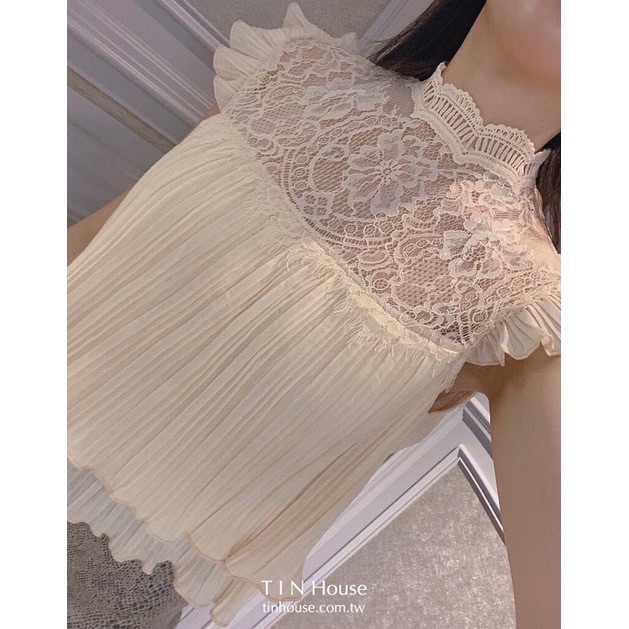 全新M號杏色上衣