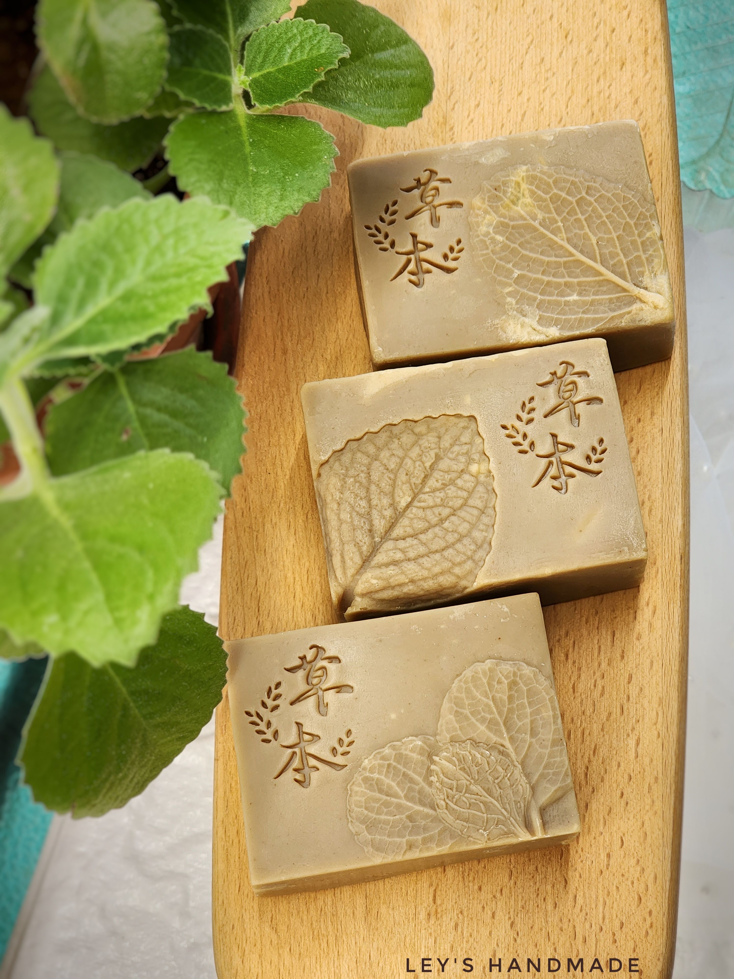 #157油萃薰衣草月桂皂三入（370g）