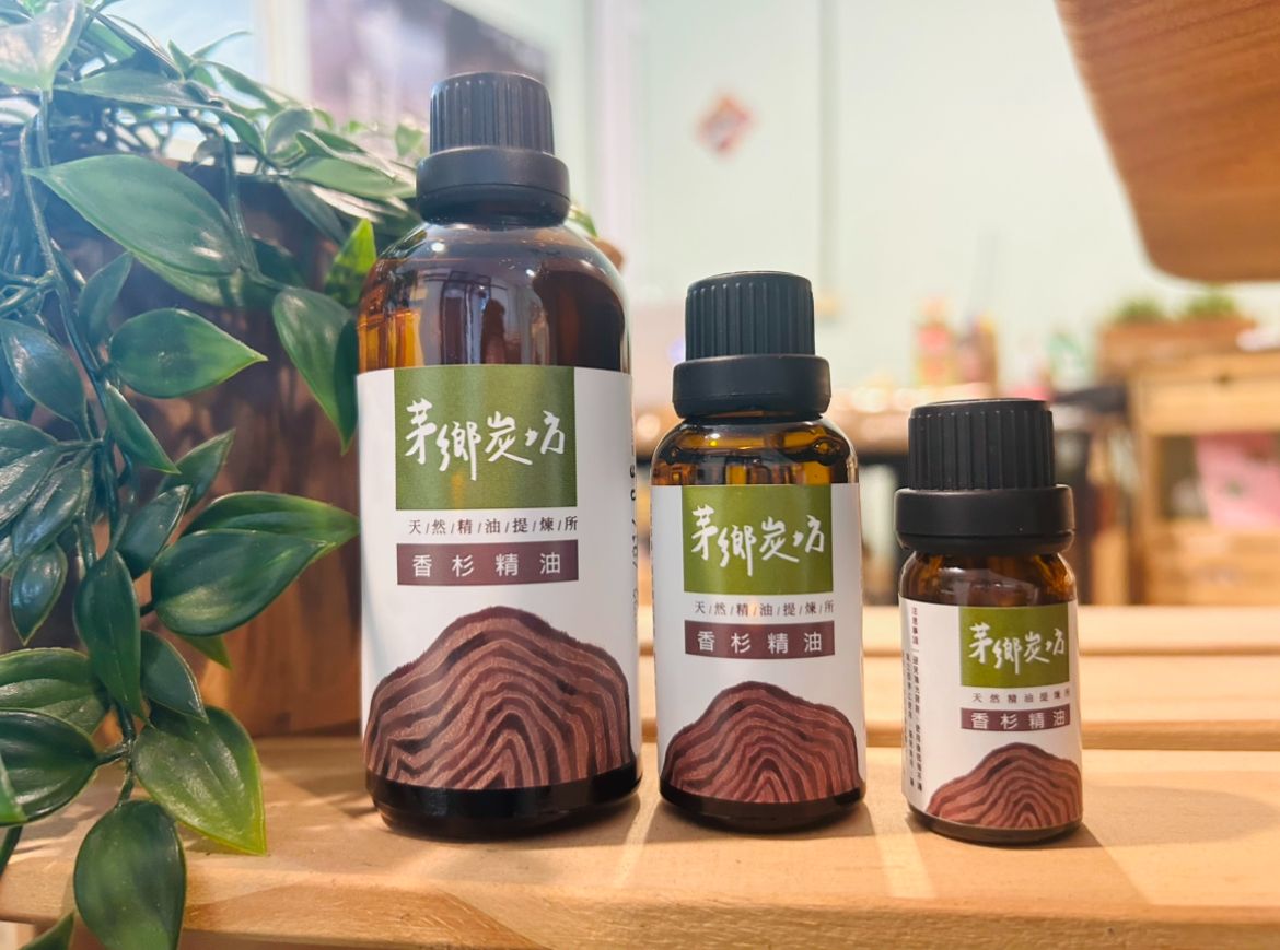 ［茅鄉炭坊］台灣香杉精油/Taiwan Luanta Fir Oil/ コウヨウザン