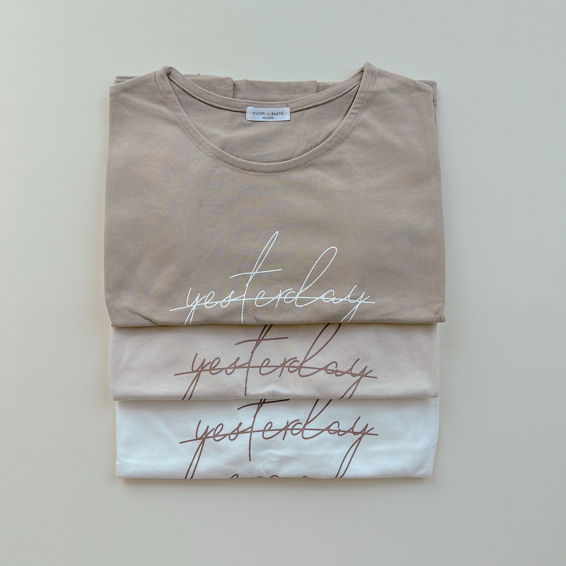 Made in Korea-圓領包袖草寫短T