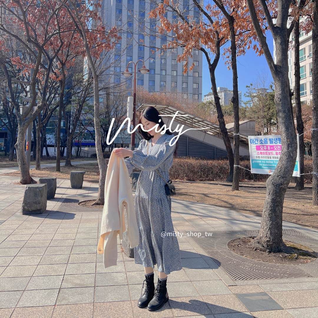 人人都可以駕馭的藍碎花長洋裝