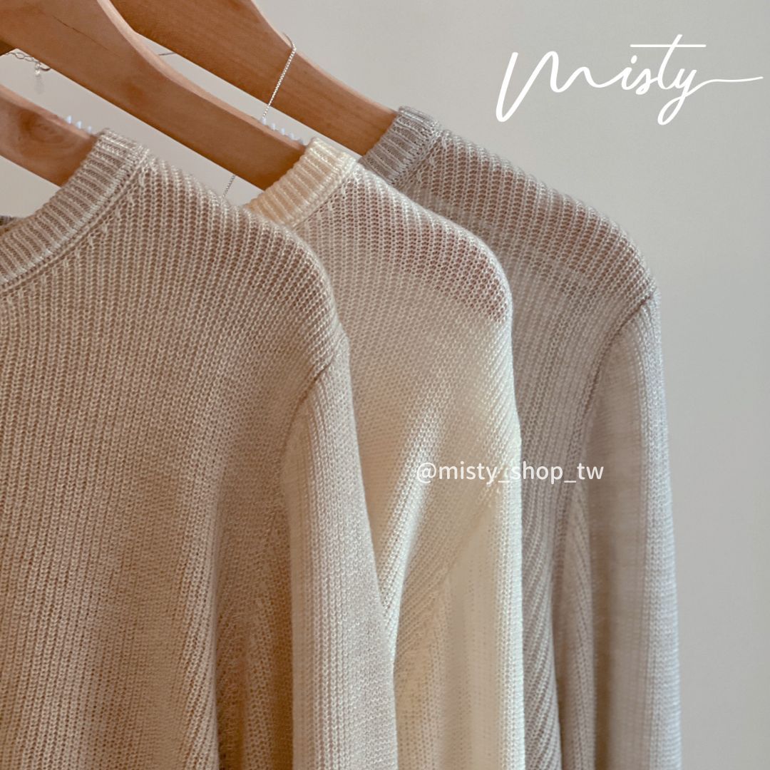 手感跟顏色一樣柔柔軟軟的薄針織上衣