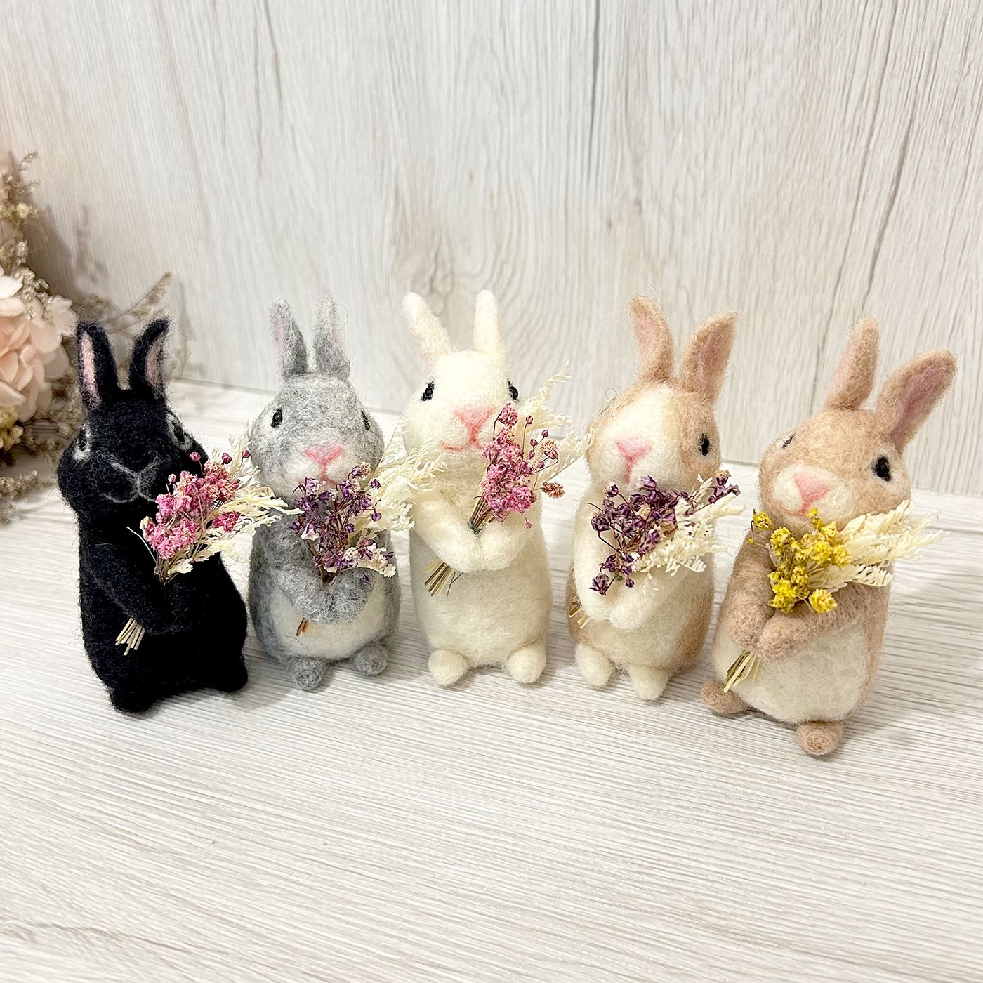 拿花小兔兔 羊毛氈娃娃  療癒 送禮  乾燥花 可客製