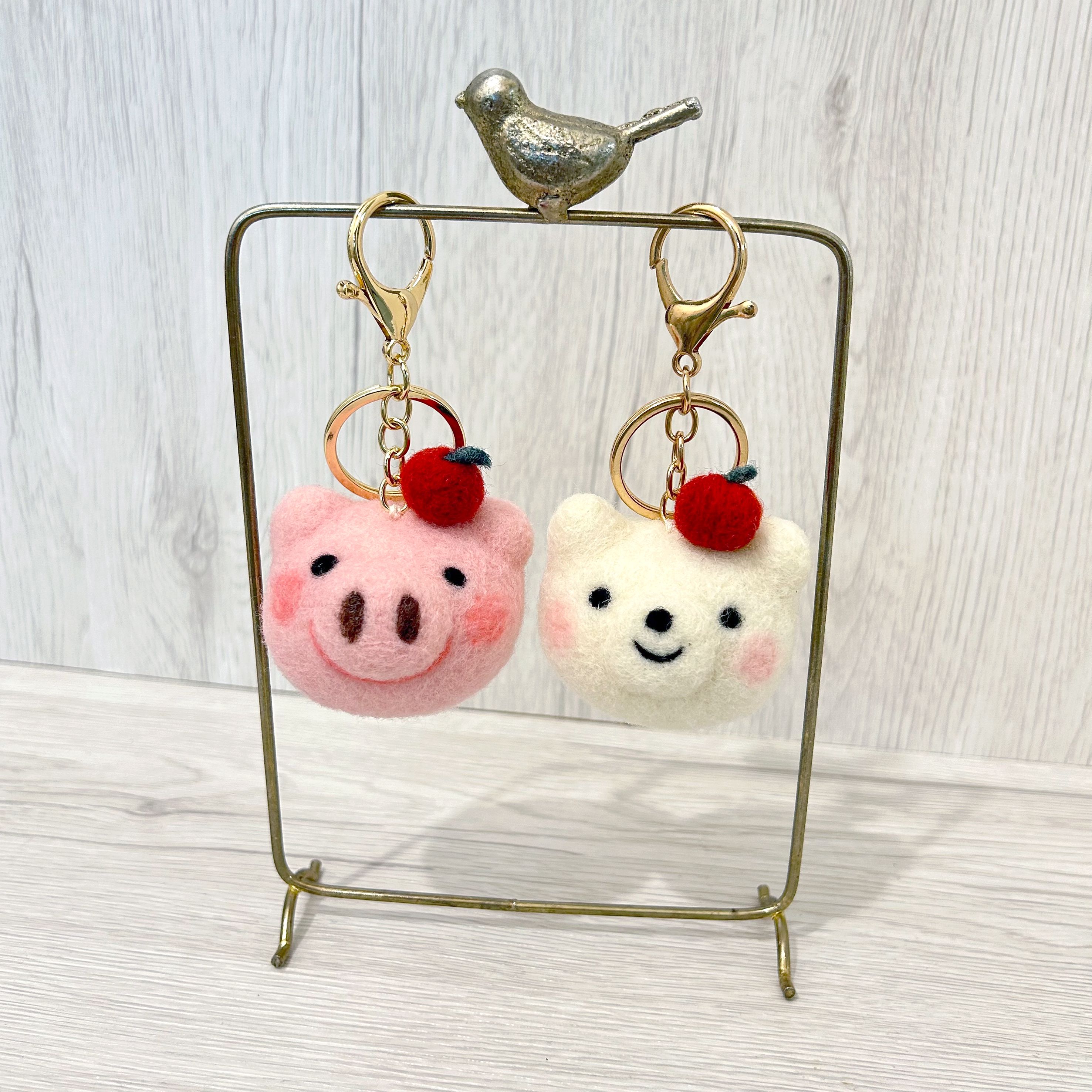 蘋果小豬小白熊羊毛氈鑰匙圈  胸針別針 髮飾 療癒送禮 熊熊白熊 北極熊