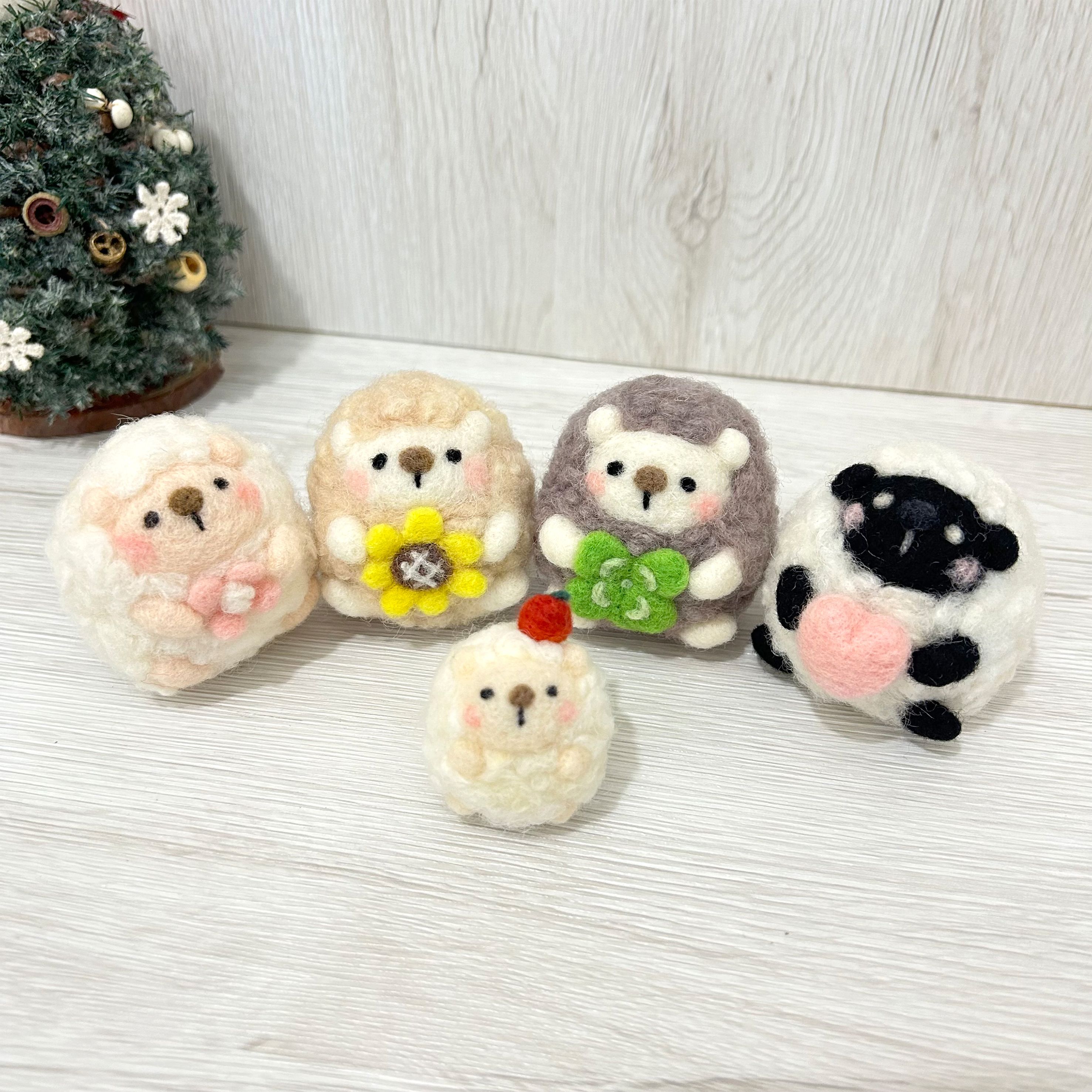雲朵小羊 羊毛氈娃娃 花園小動物  療癒 送禮 綿羊 小羊 愛心