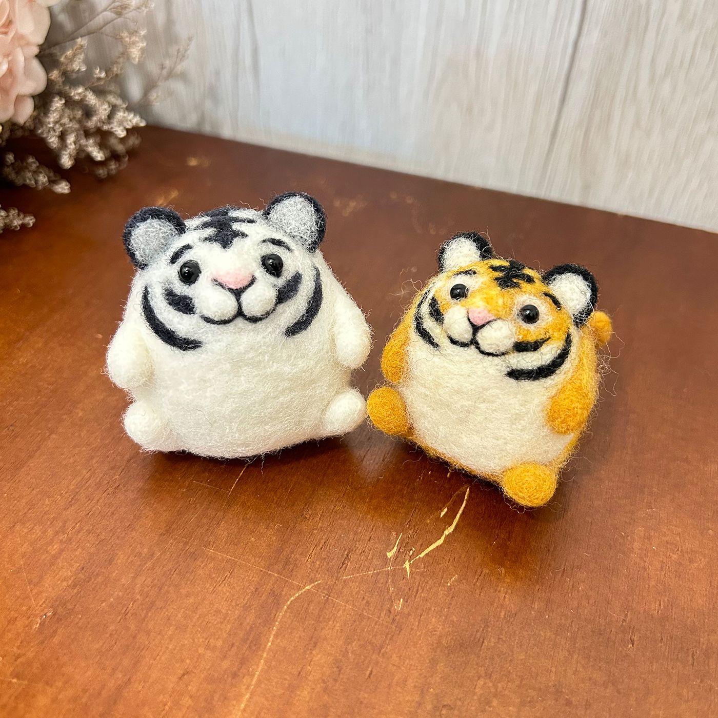 圓滾滾小老虎  小白虎  羊毛氈娃娃 療癒 送禮