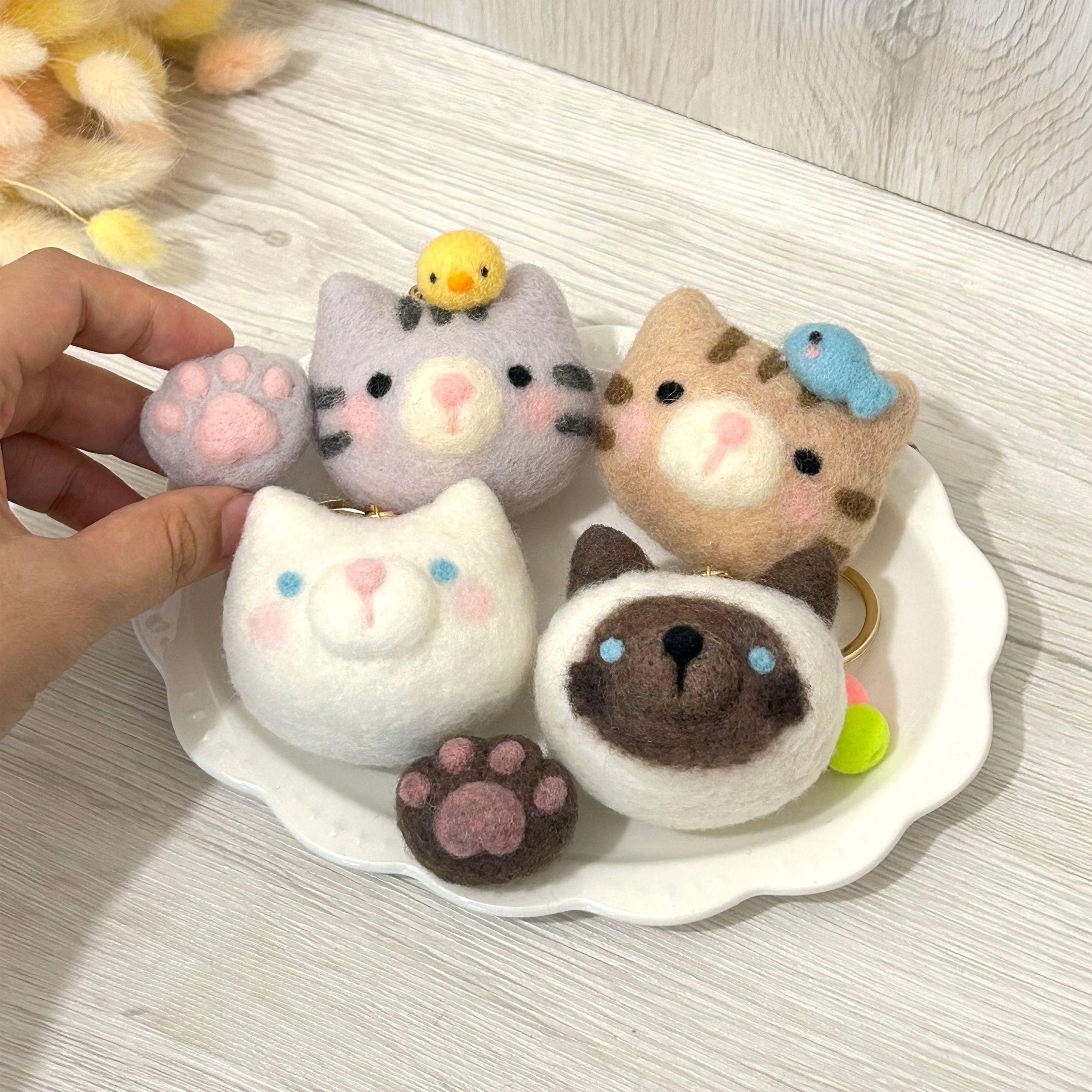 灰貓 奶茶貓 暹羅貓 白貓 羊毛氈鑰匙圈 別針 療癒 送禮