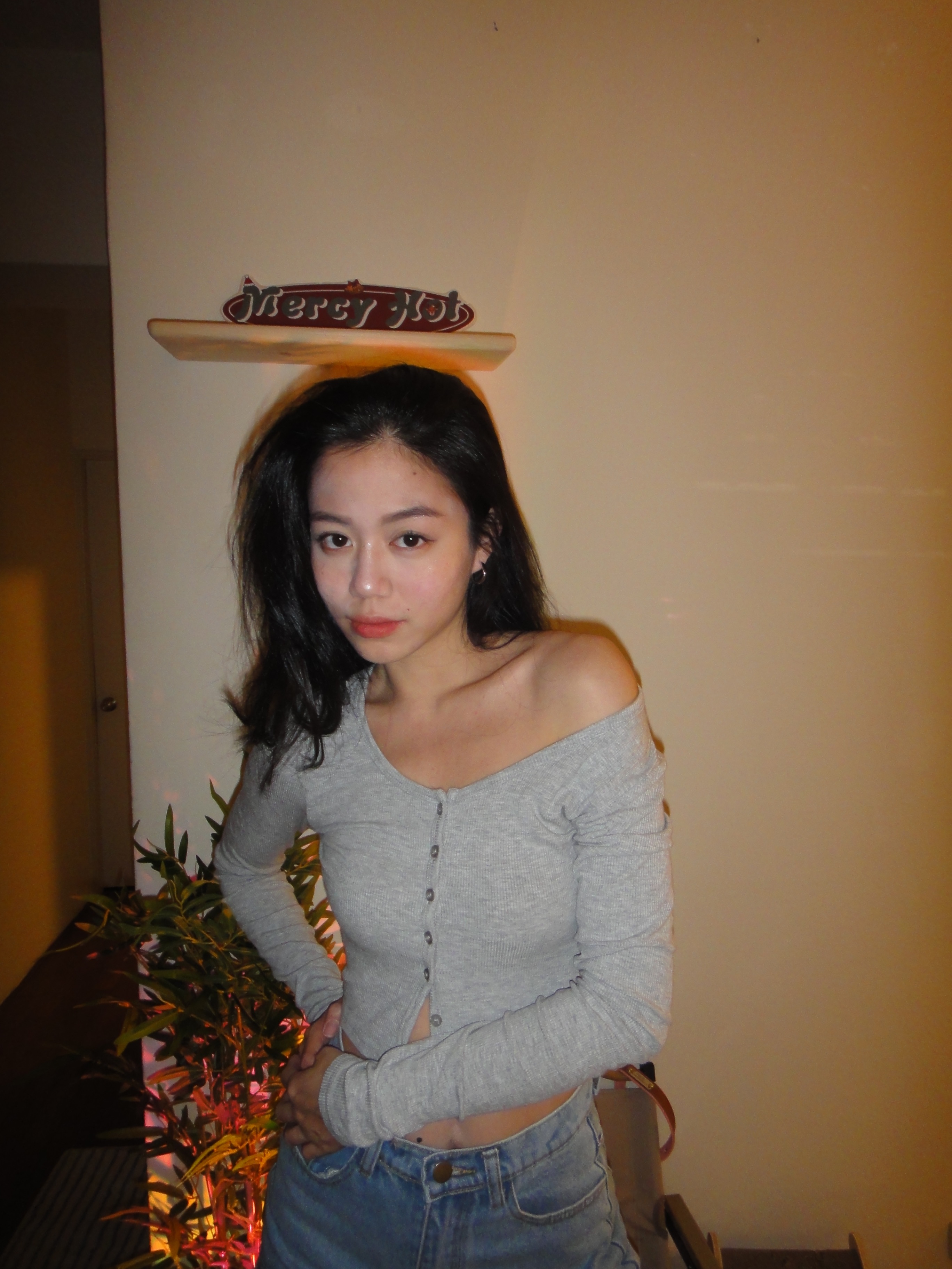 春夏秋都可以穿的排扣辣妹上衣 ❤️‍🔥 也可以當小外套❤️‍🔥