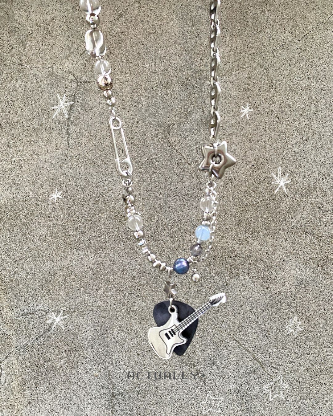 Actually Select | No.185 吉他手 | Y2K ins 鈦鋼 搖滾 個性 吉他吊墜 串珠項鍊 項鍊