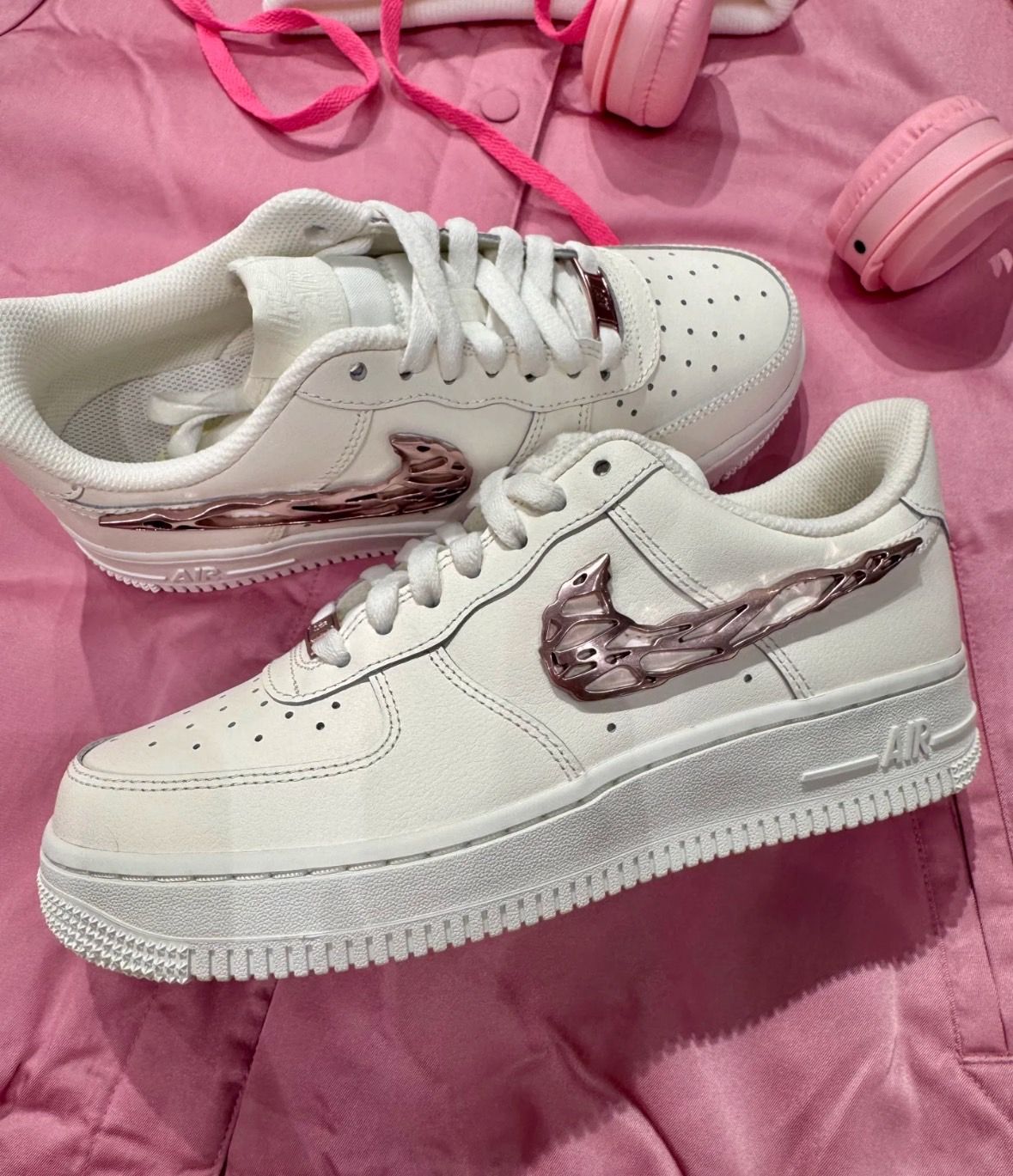 限量!!＜預購＞NIKE AIR FORCE 1 液態玫瑰金