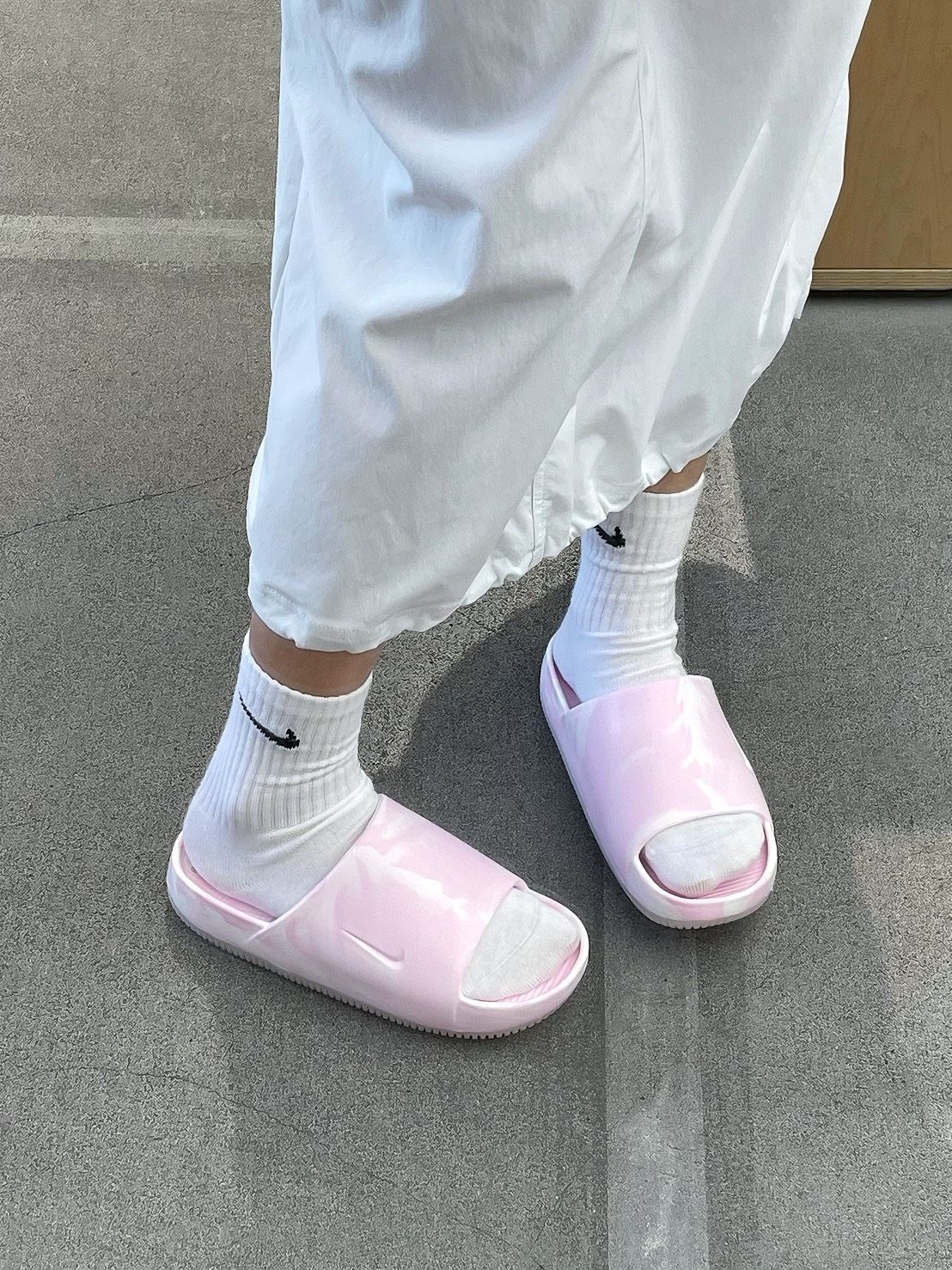 ＜預購＞NIKE 麵包鞋 雲朵粉白