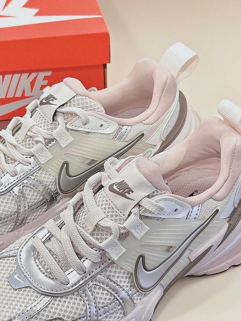 ＜預購＞NIKE V 2 K 銀粉