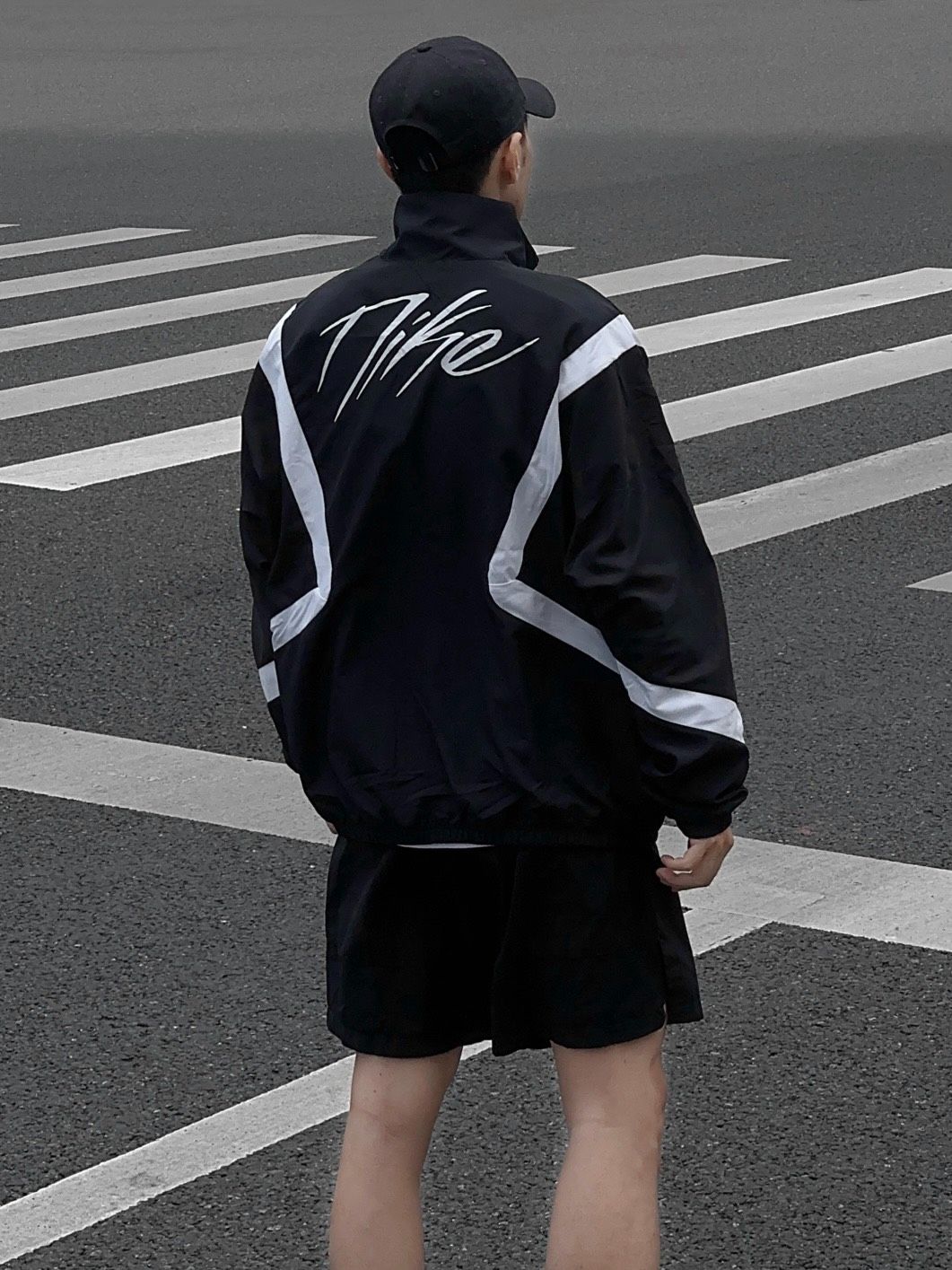 ＜預購＞NIKE 草寫 風衣外套 兩色  棕色 黑色 FZ0249-010