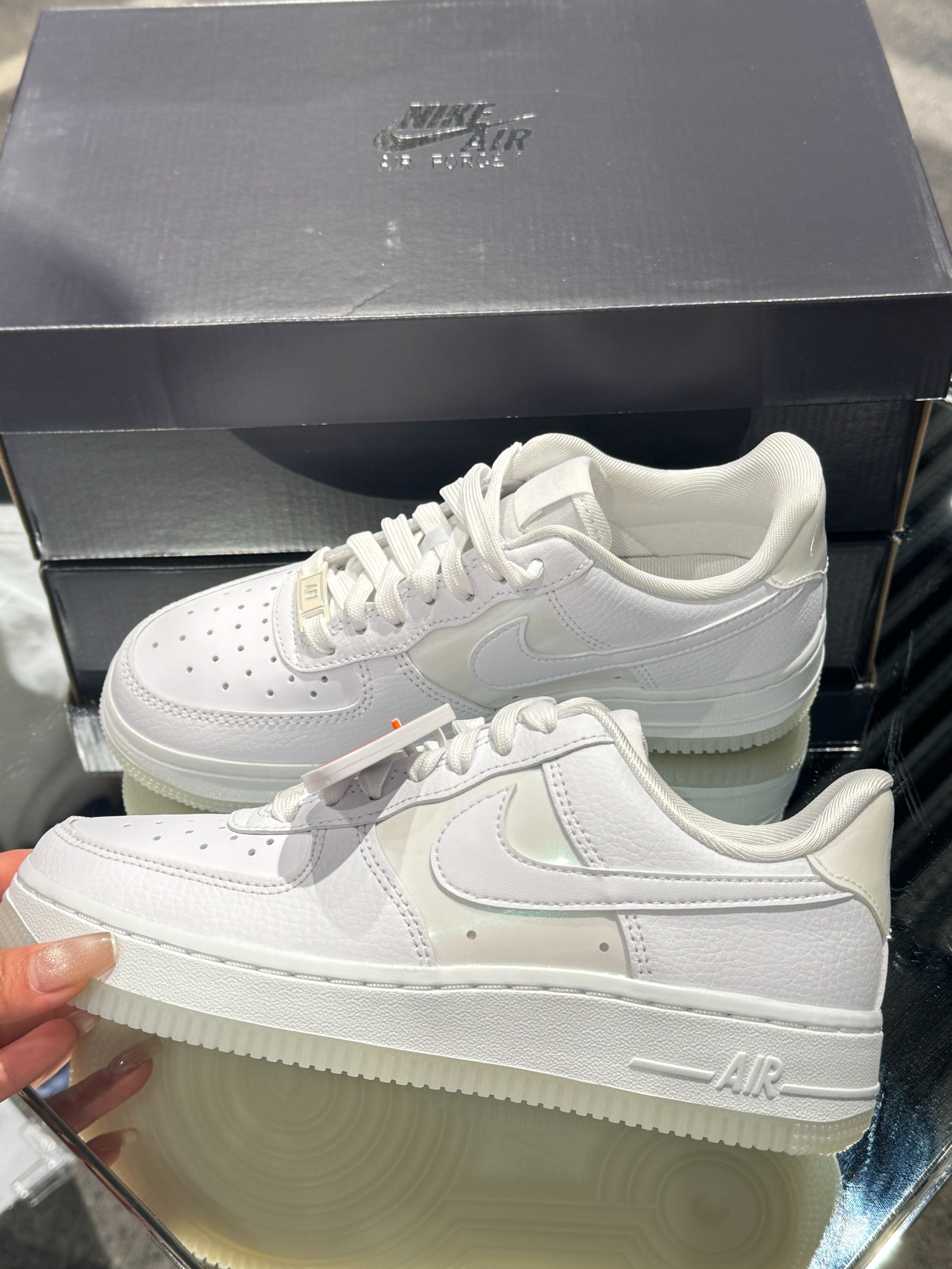 ＜預購＞NIKE AIR FORCE 1 珠光鐳射（無鍊條）IH3204-100