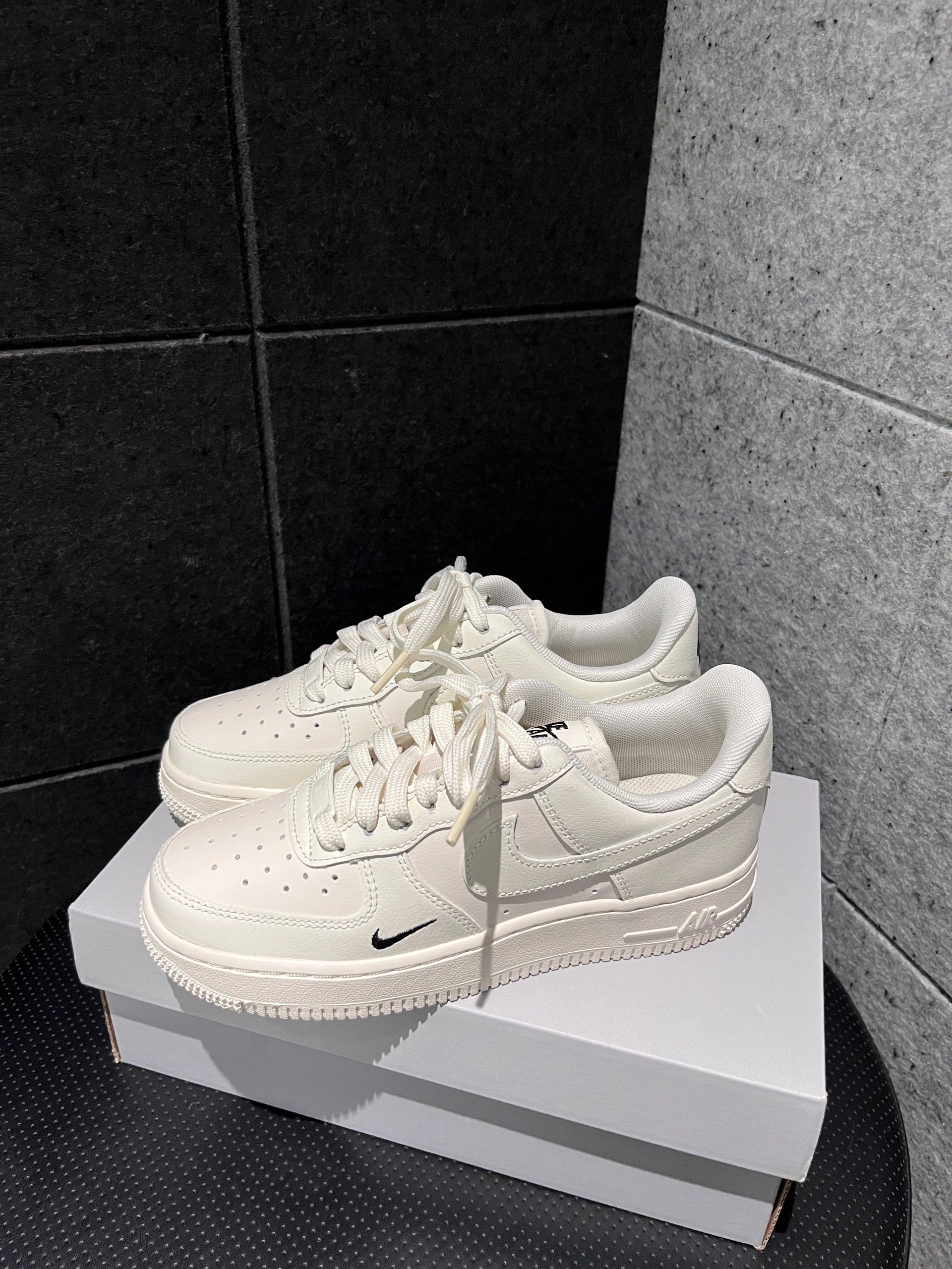 ＜一週左右寄出＞NIKE AF1 白月光 HF1058-133