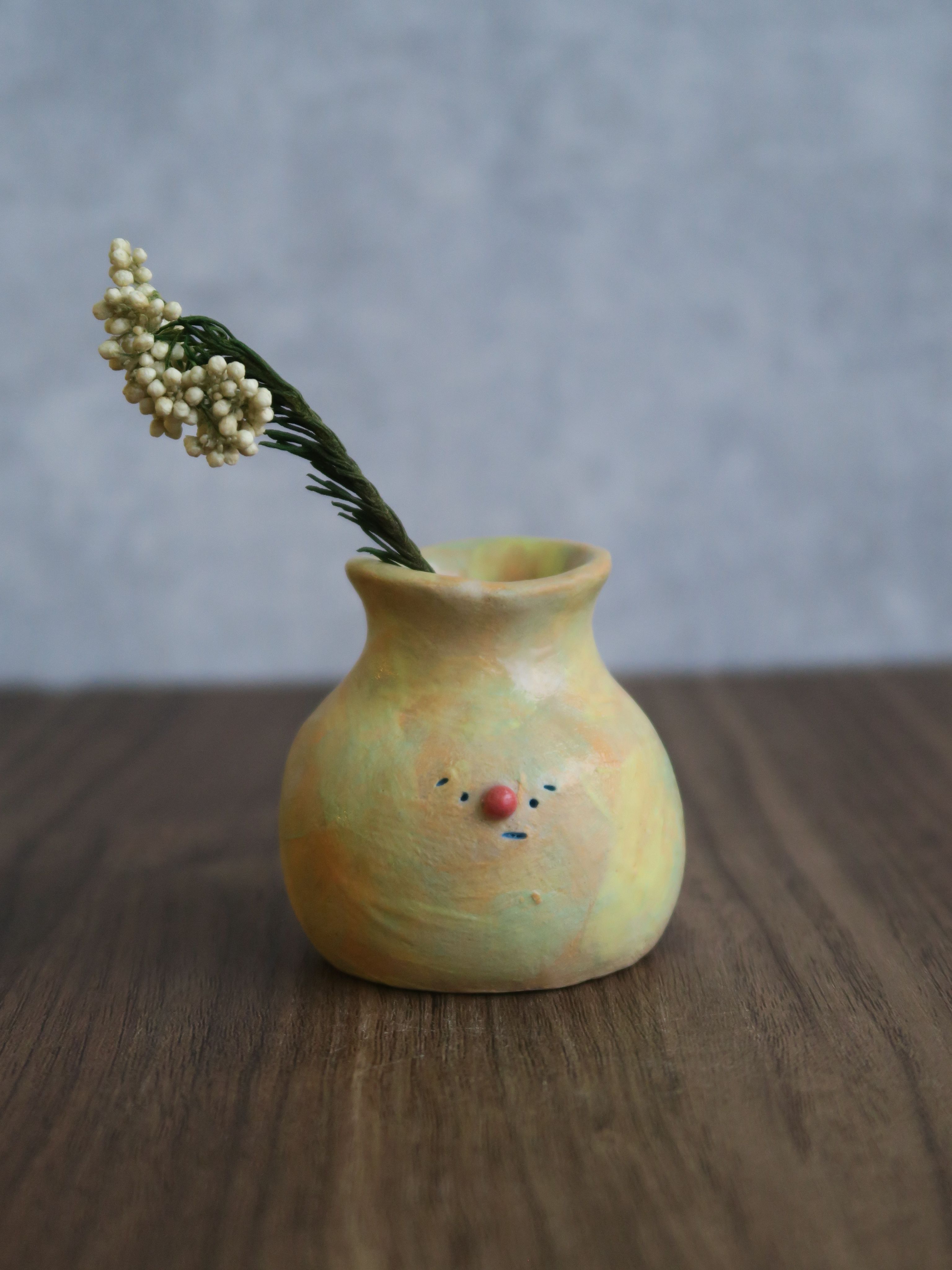 草地開花—小花瓶
