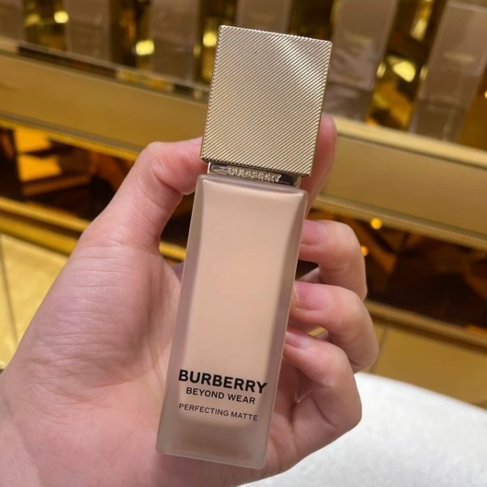 LeOna代購🇬🇧 BURBERRY 持妝柔霧粉底液 BURBERRY粉底液 風衣粉底液  BURBERRY風衣粉底
