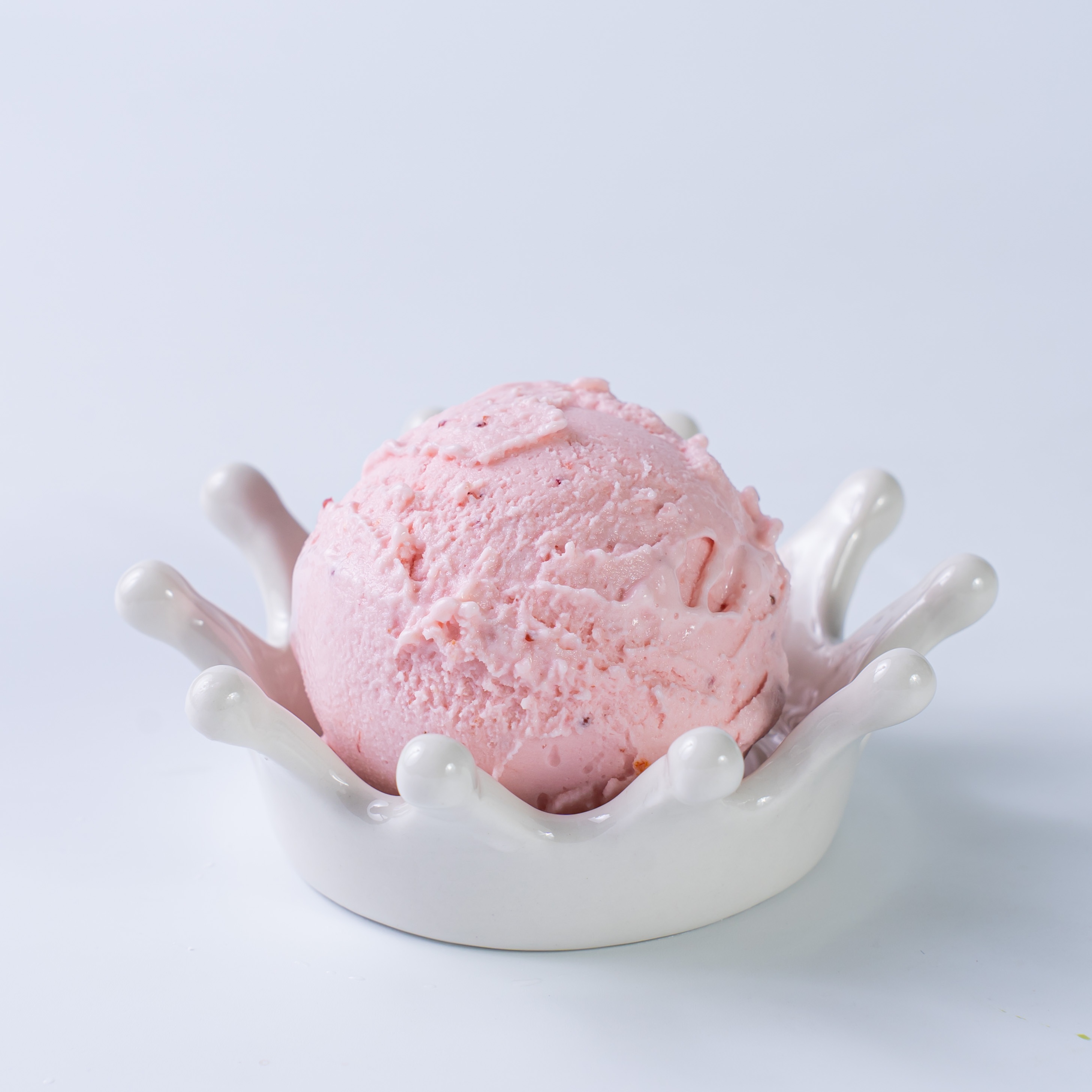 《#銷售冠軍》草莓牛奶 福家草莓主打🍓冰淇淋 ✅兩種選擇：家庭號/個人杯