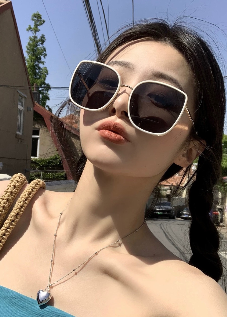 奶白方框墨鏡