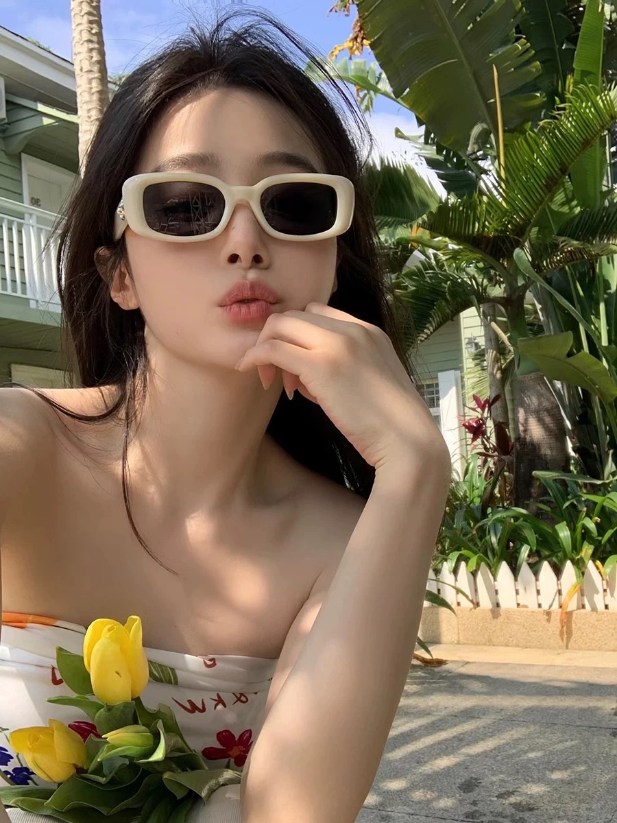 米白色長方形小框墨鏡