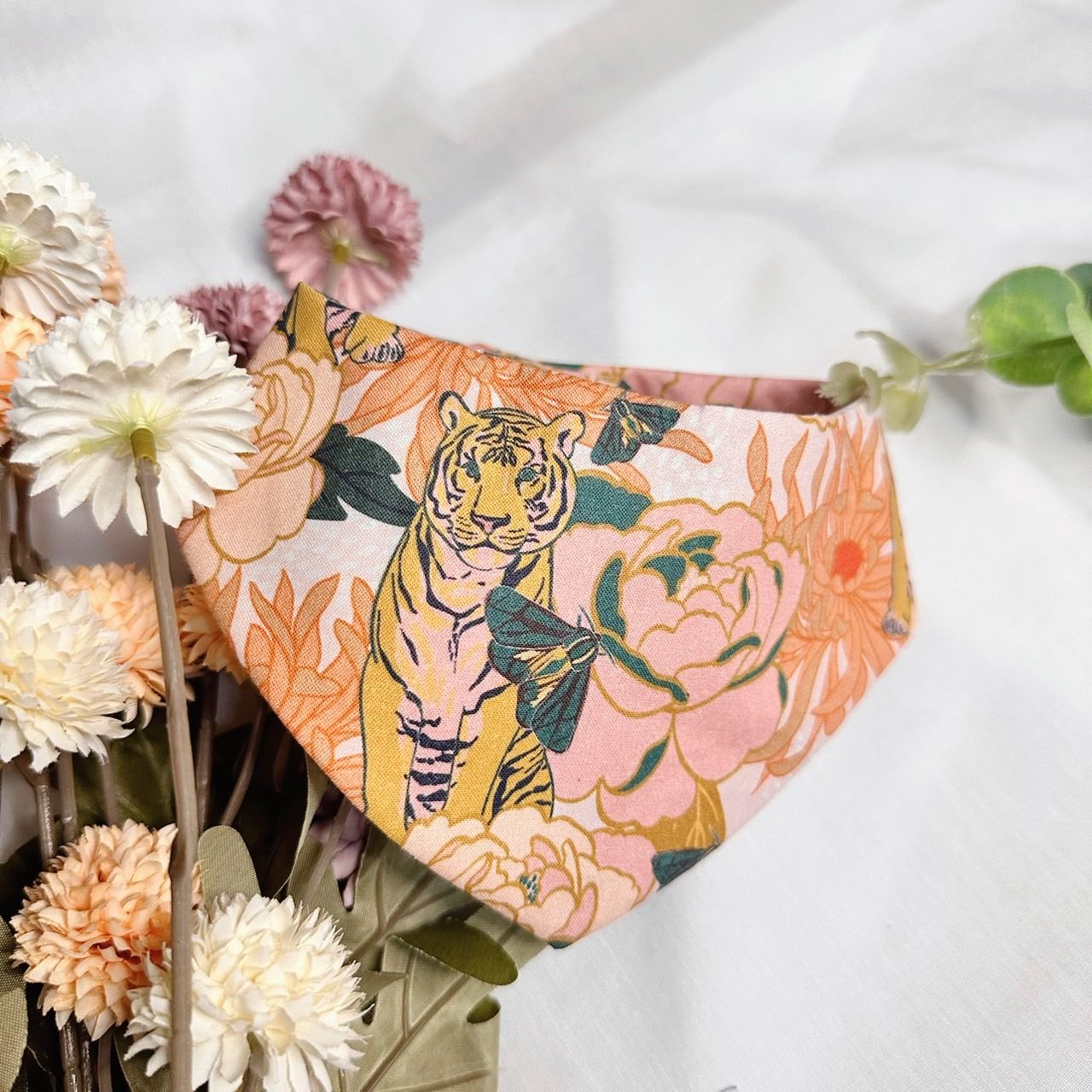 寵物玫瑰虎三角領巾