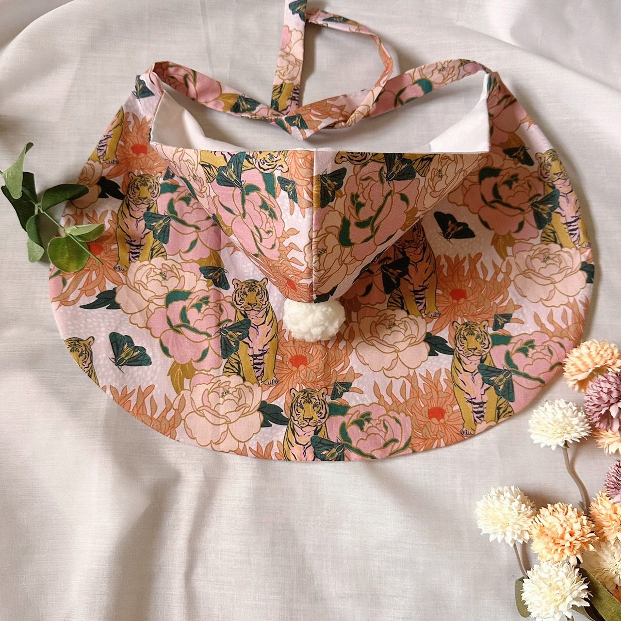 寵物玫瑰虎短版綁帶斗篷