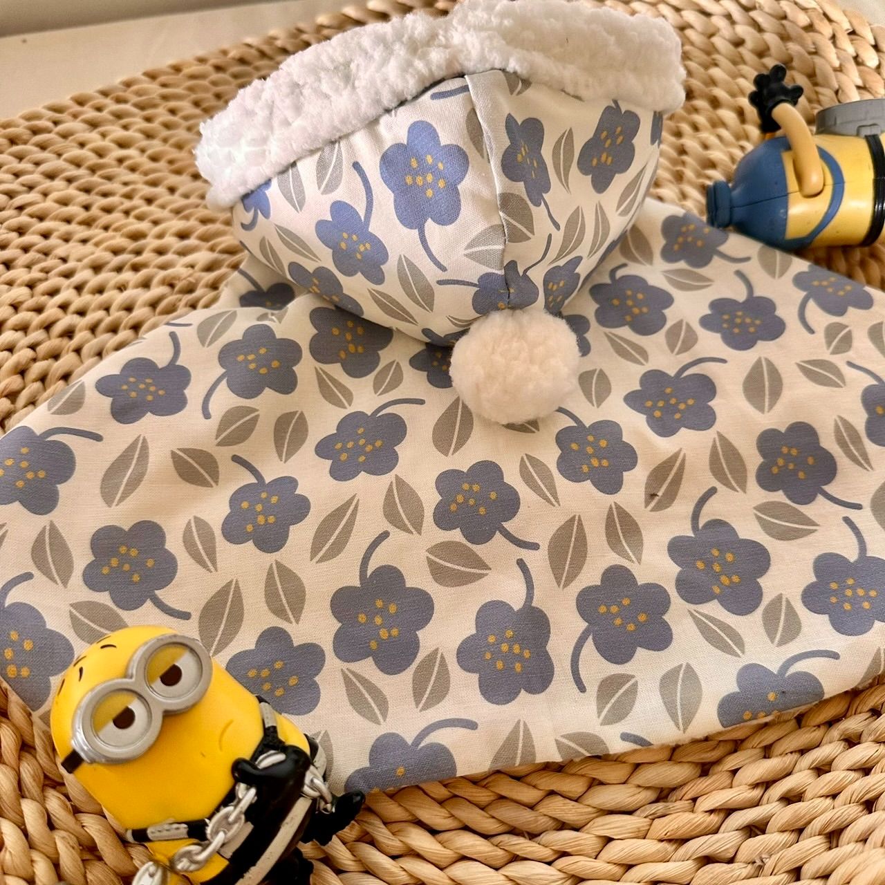 海莉花羊毛絨斗篷