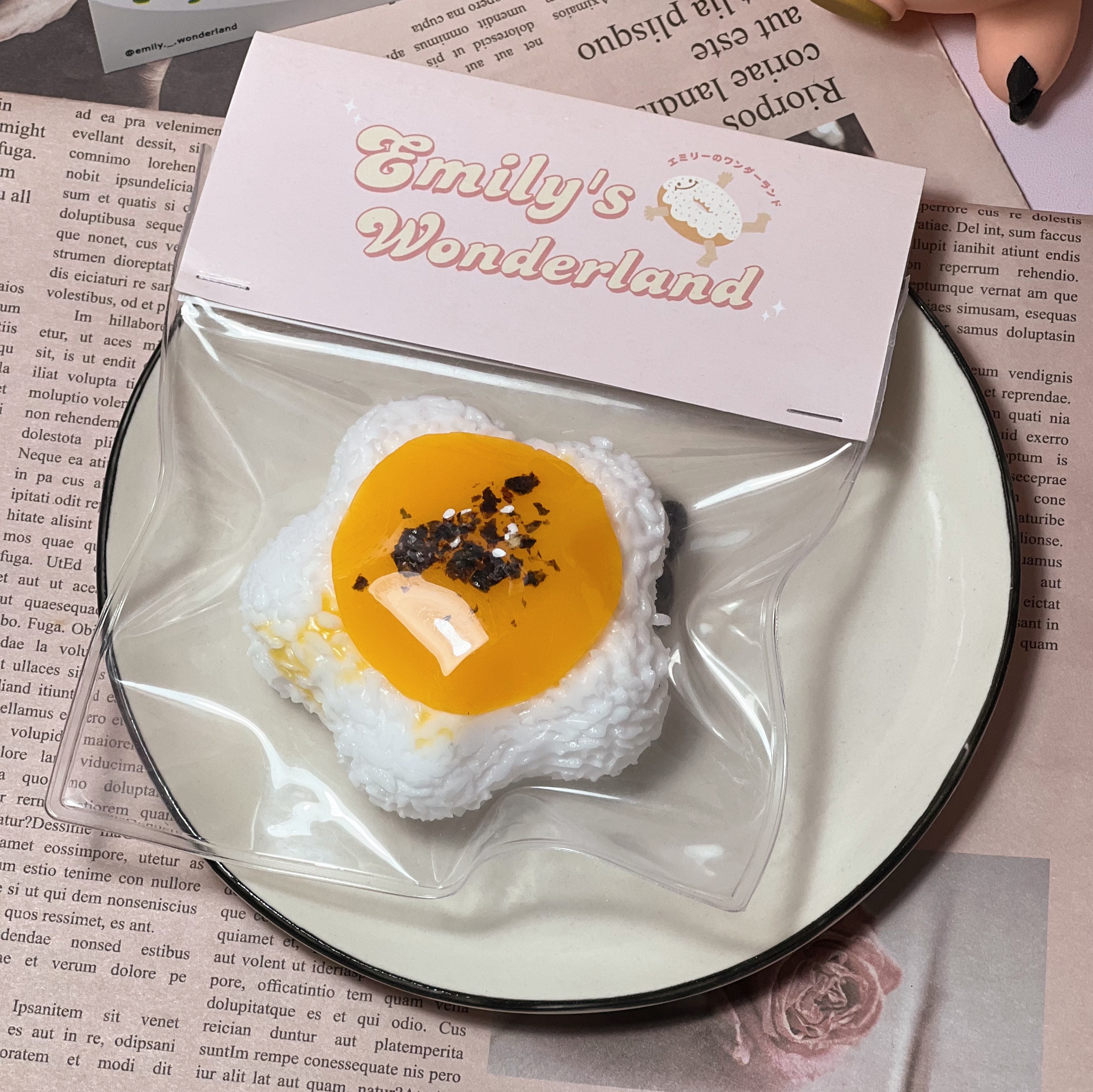 ฅ 艾蜜莉的遊樂園 ฅ 食物捏捏 生蛋黃飯糰 硅膠 矽膠捏捏 捏捏 吊卡