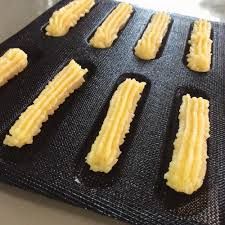 [PIWARE派威爾] 矽橡膠/玻璃纖維網洞 洞洞烤墊 多功能烤墊烤盤塔模 閃電泡芙專用（8連/16連）