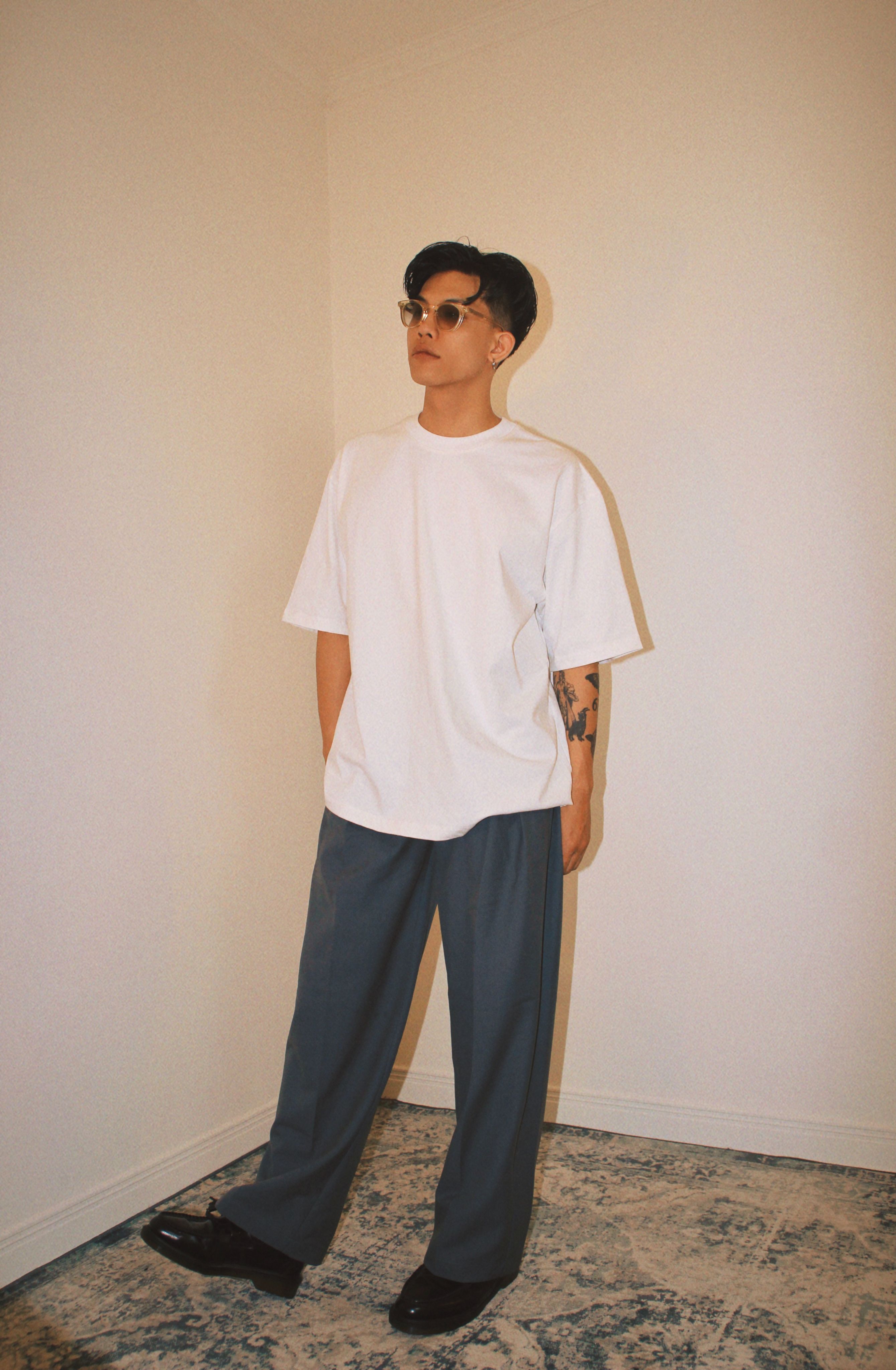 白色重磅落肩剪裁T