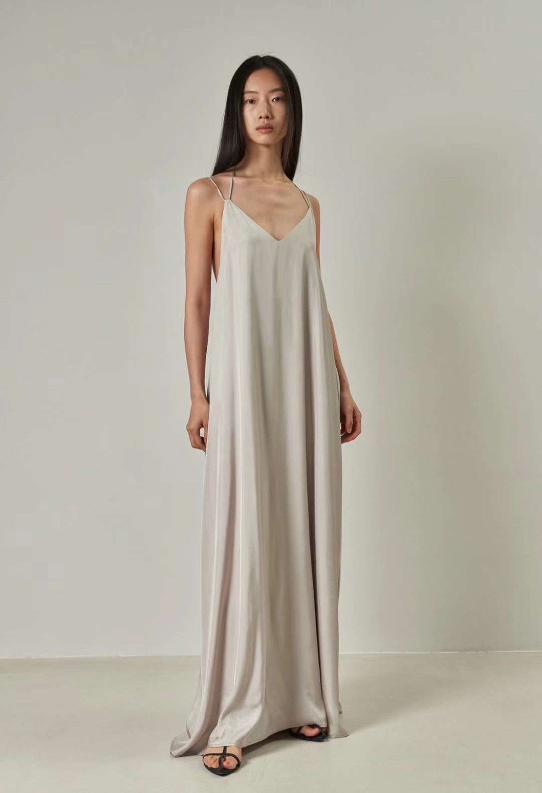 韓版吊帶連身長裙 垂墜感 純慾風