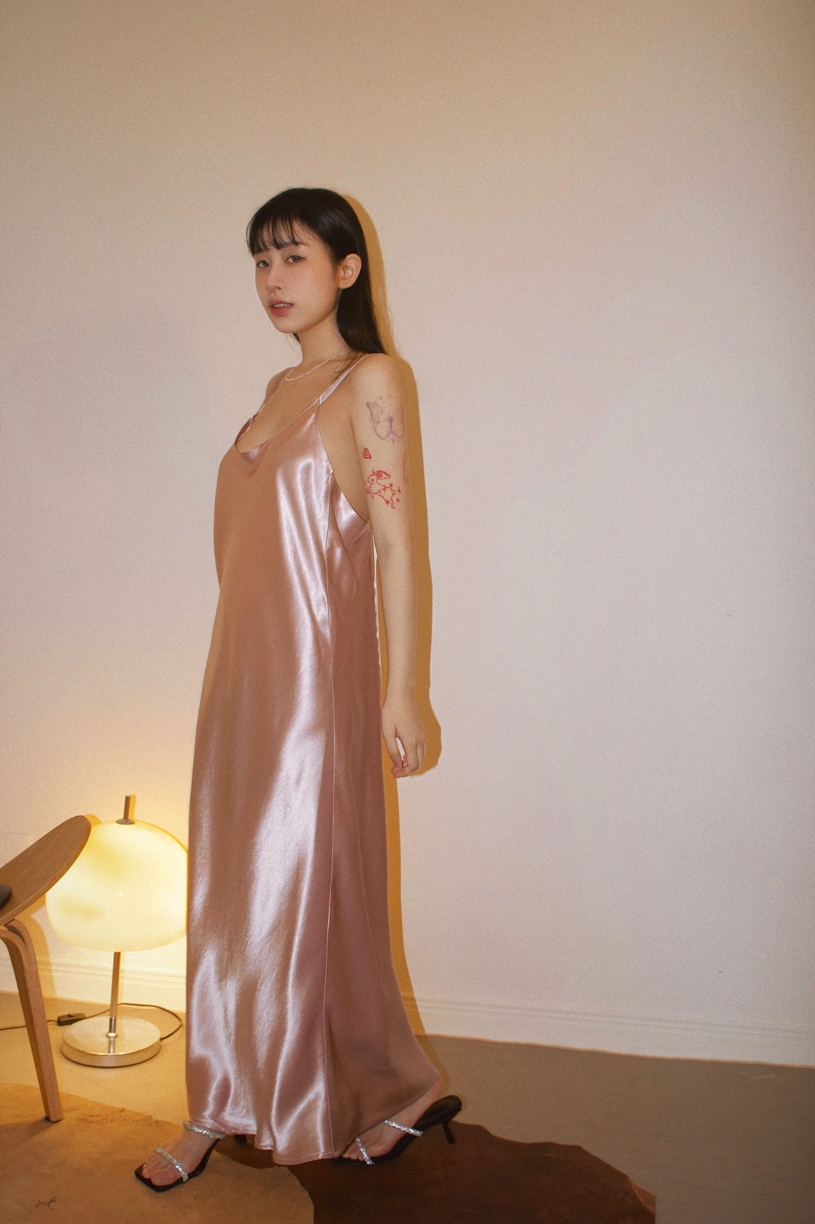 JOINI粉色光澤垂墜洋裝