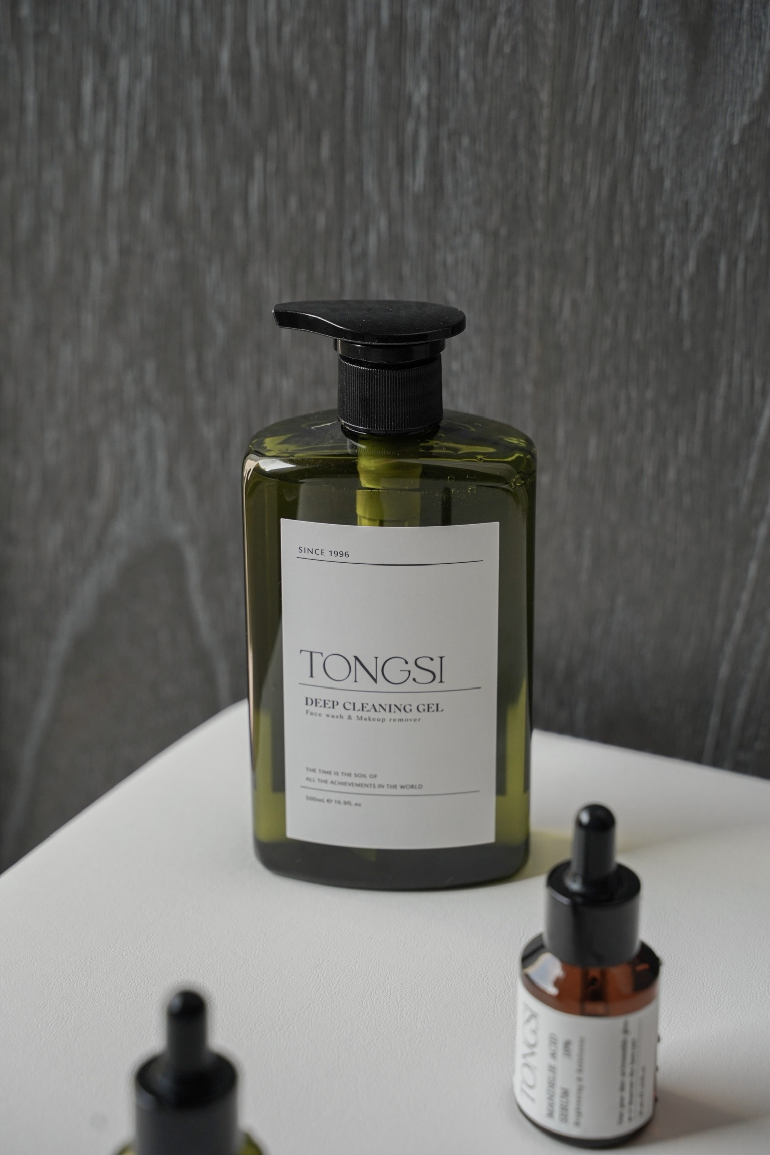 美女都有一罐的洗卸凝露