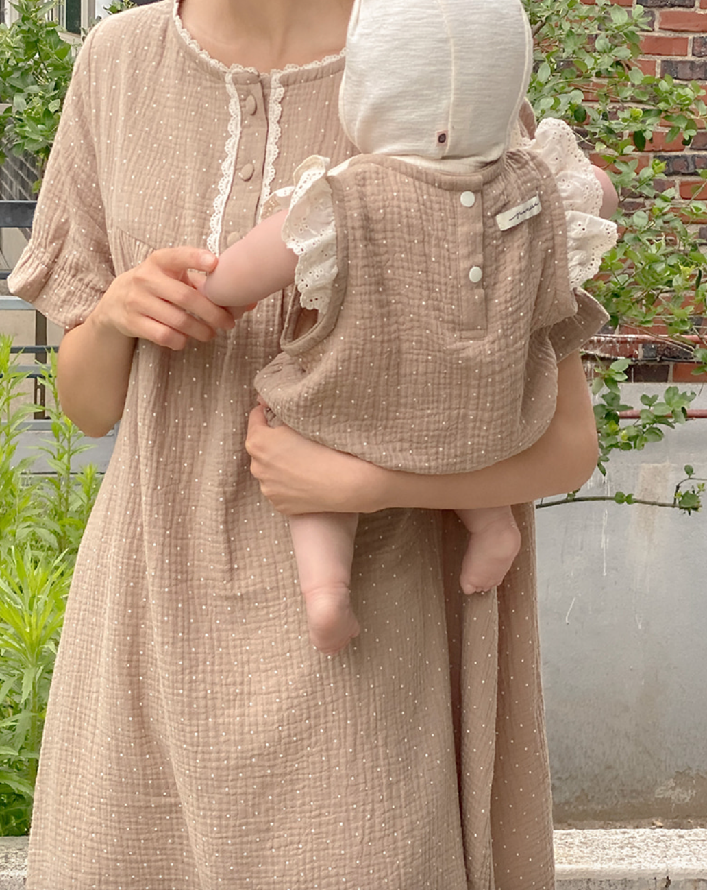 Baby. J 도트 레이스 요루면 아기 바디수트 2color， 2size