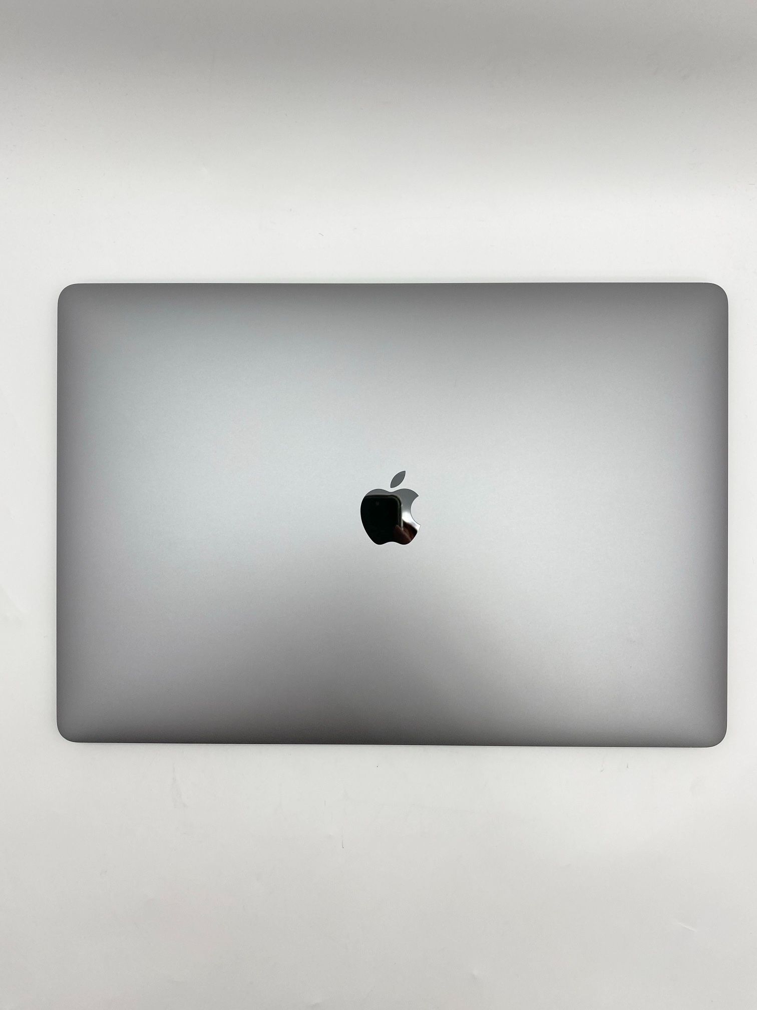 MacBook Pro 15＂ 2018 Touch Bar [Core i7-2.6 GHz]
