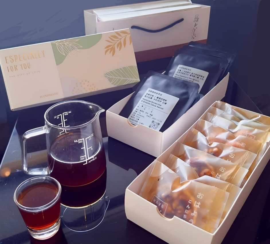 聖誕禮盒【咖啡掛耳 ＋ 手工餅乾】01/29（一）依序寄出