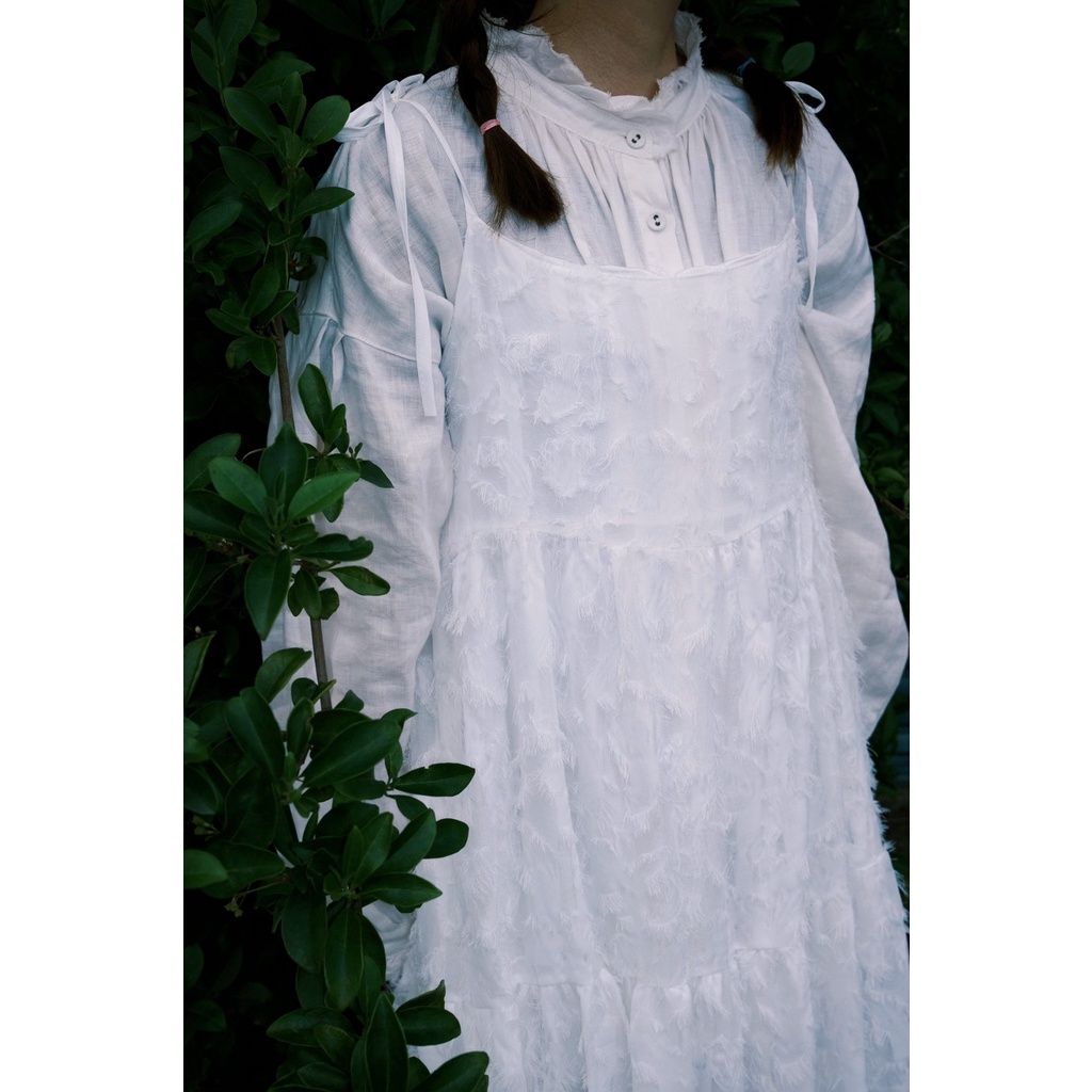 豬肉小姐 復古 日系 可愛感森林系 仙氣感仙女裙 立體花紋不修邊連身裙 白色綁帶細肩帶無袖背心洋裝