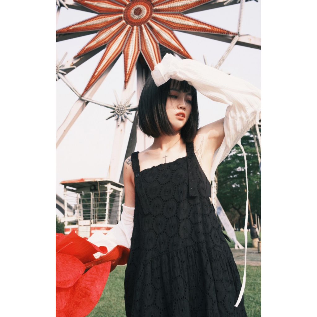 豬肉小姐 復古 日系 森林系 簍空繡花設計吊帶裙 寬鬆oversize  蛋糕裙 黑色刺繡吊帶蛋糕裙